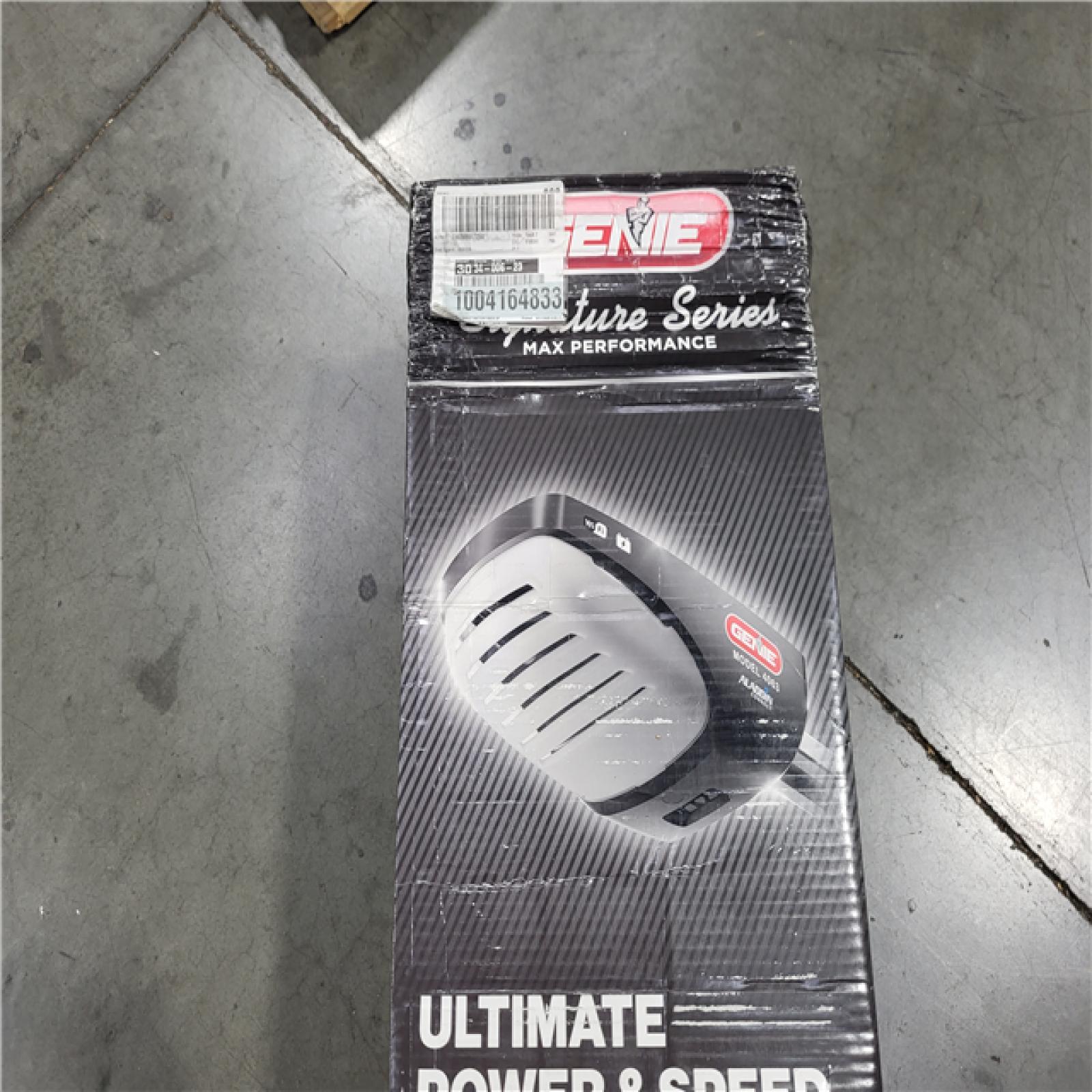 CALIFORNIA AS-IS APPEARS NEW GENIE SCREW DRIVE GARAGE DOOR OPENER