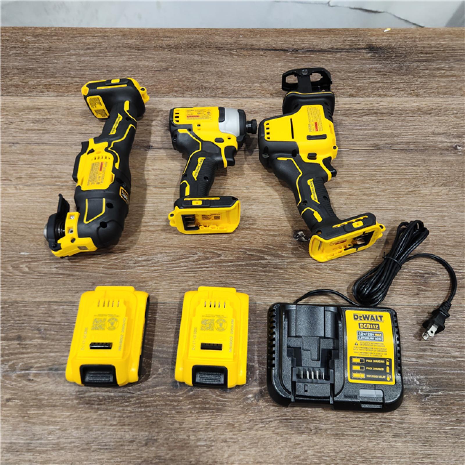 AS- IS DEWALT ATOMIC 20-Volt Lithium-Ion Cordless Brushless Combo Kit (4-Tool)  Charger and Bag battery  included