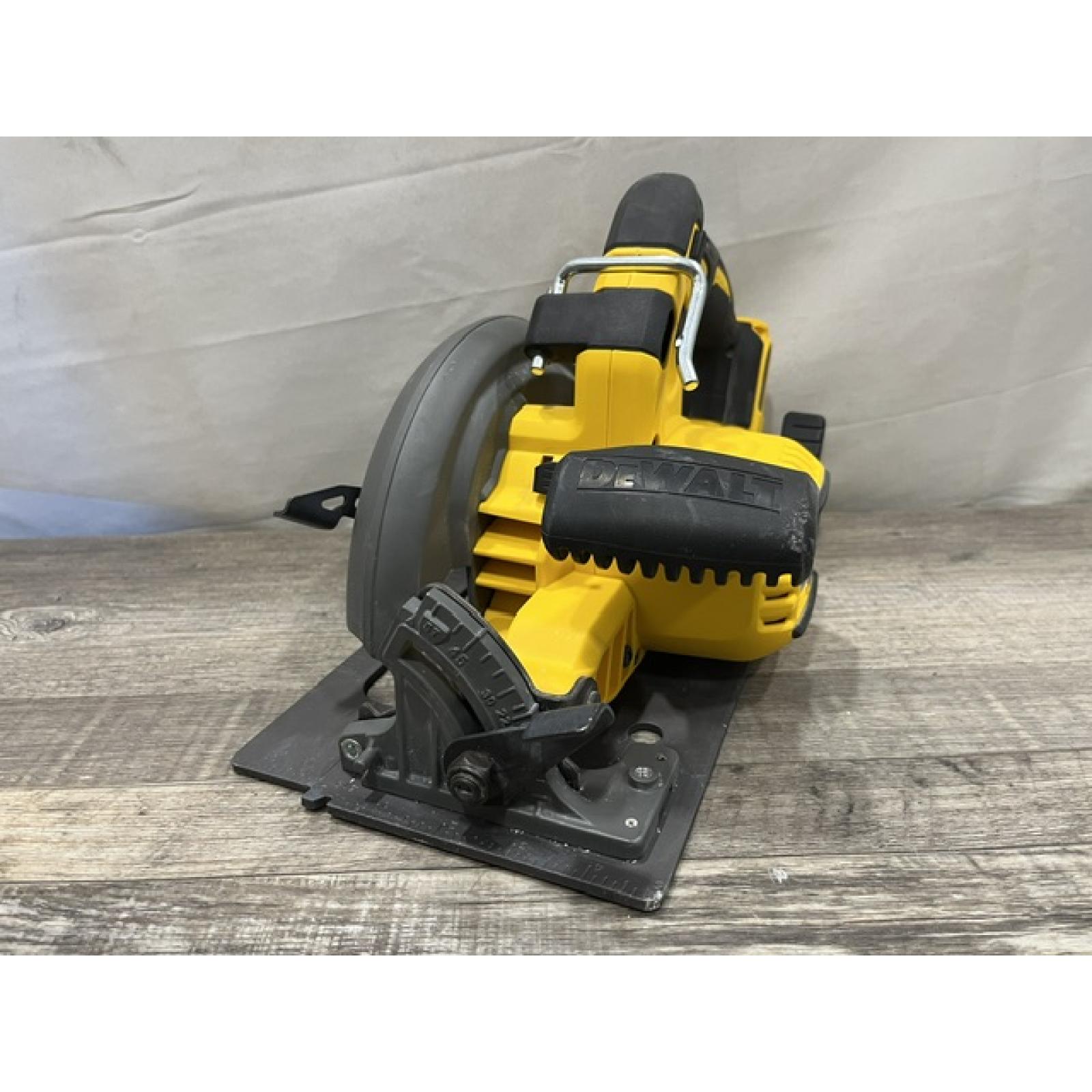 AS-IS DEWALT FLEXVOLT 60V MAX Cordless Brushless 7-1/4 in. Circular Saw with Brake (Tool Only)