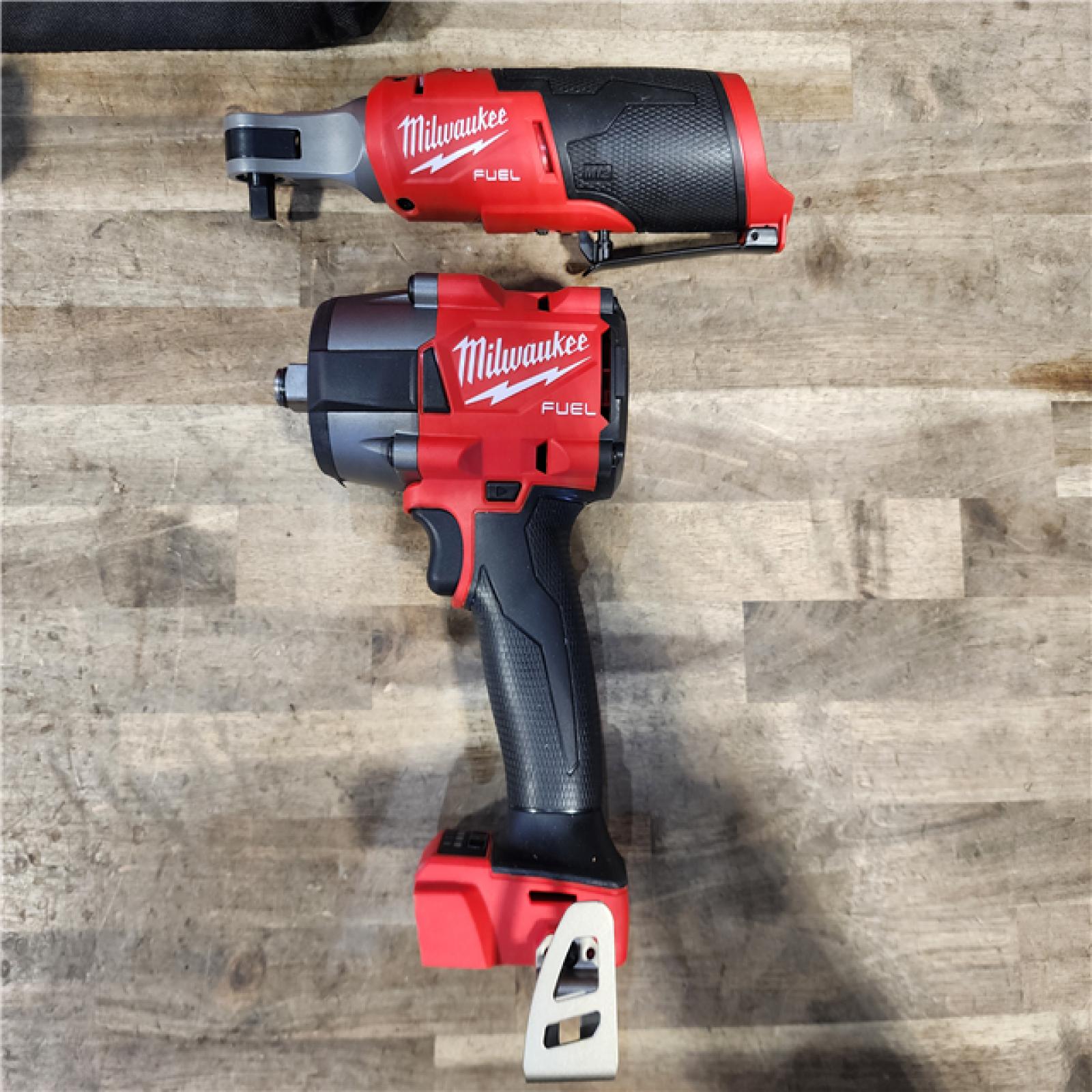 HOUSTON LOCATION - AS-IS MILWAUKEE 2 TOOL COMBO KIT W/ (2) BATTERY & CHARGER