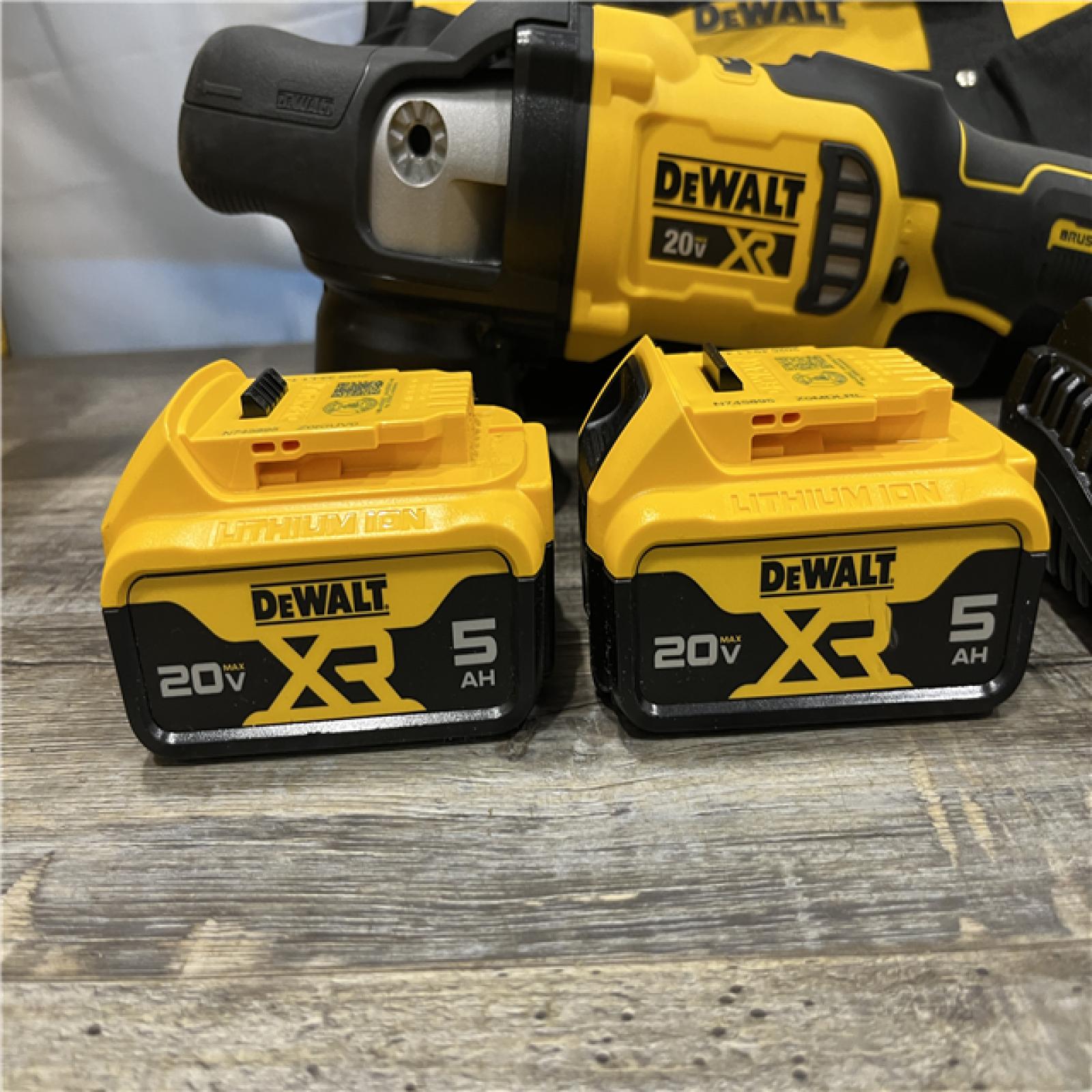 AS-IS DEWALT 20V MAX XR Brushless Cordless 5 Random Orbit Polisher Kit