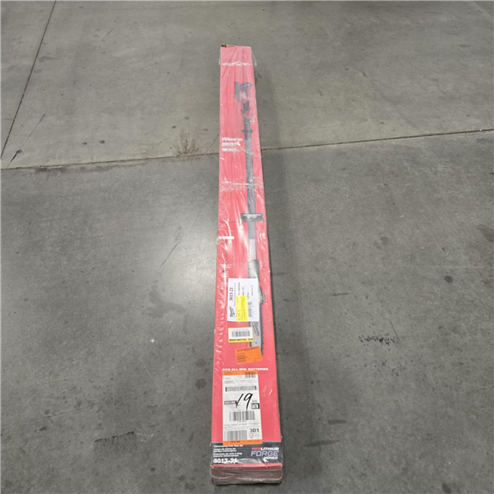 NEW! - Milwaukee M18 FUEL 10 in. 18V Electric Cordless Telescoping Pole Saw Kit