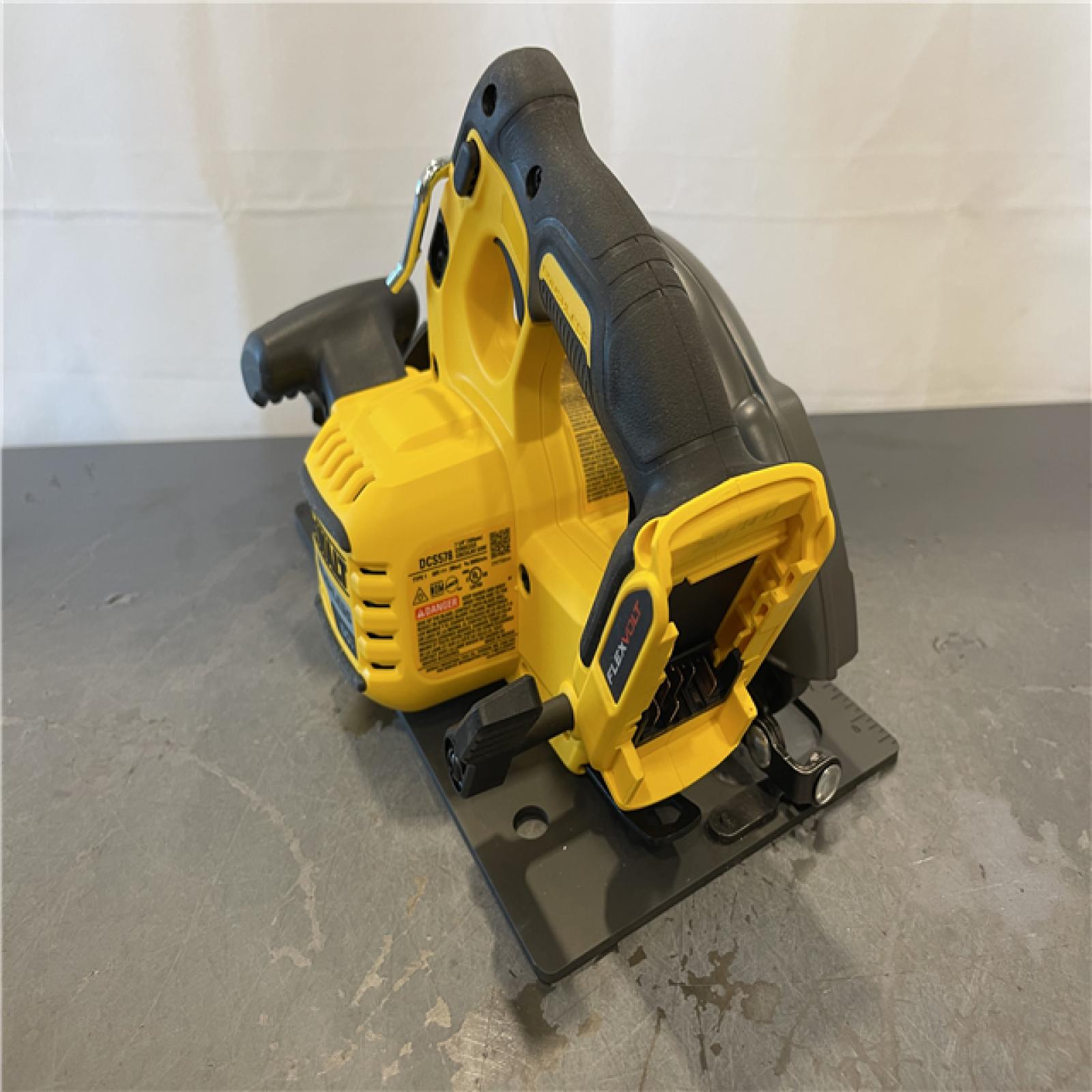 AS-IS - DeWALT Flexvolt Max 7-1/4 60V Brushless Circular Saw