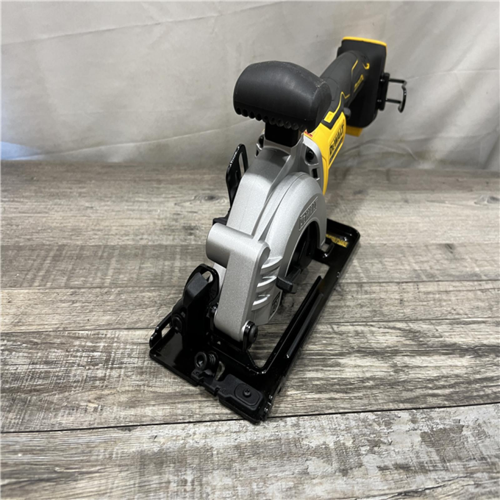 AS-IS DEWALT ATOMIC 20V MAX Cordless Brushless 4-1/2 in. Circular Saw (Tool Only)
