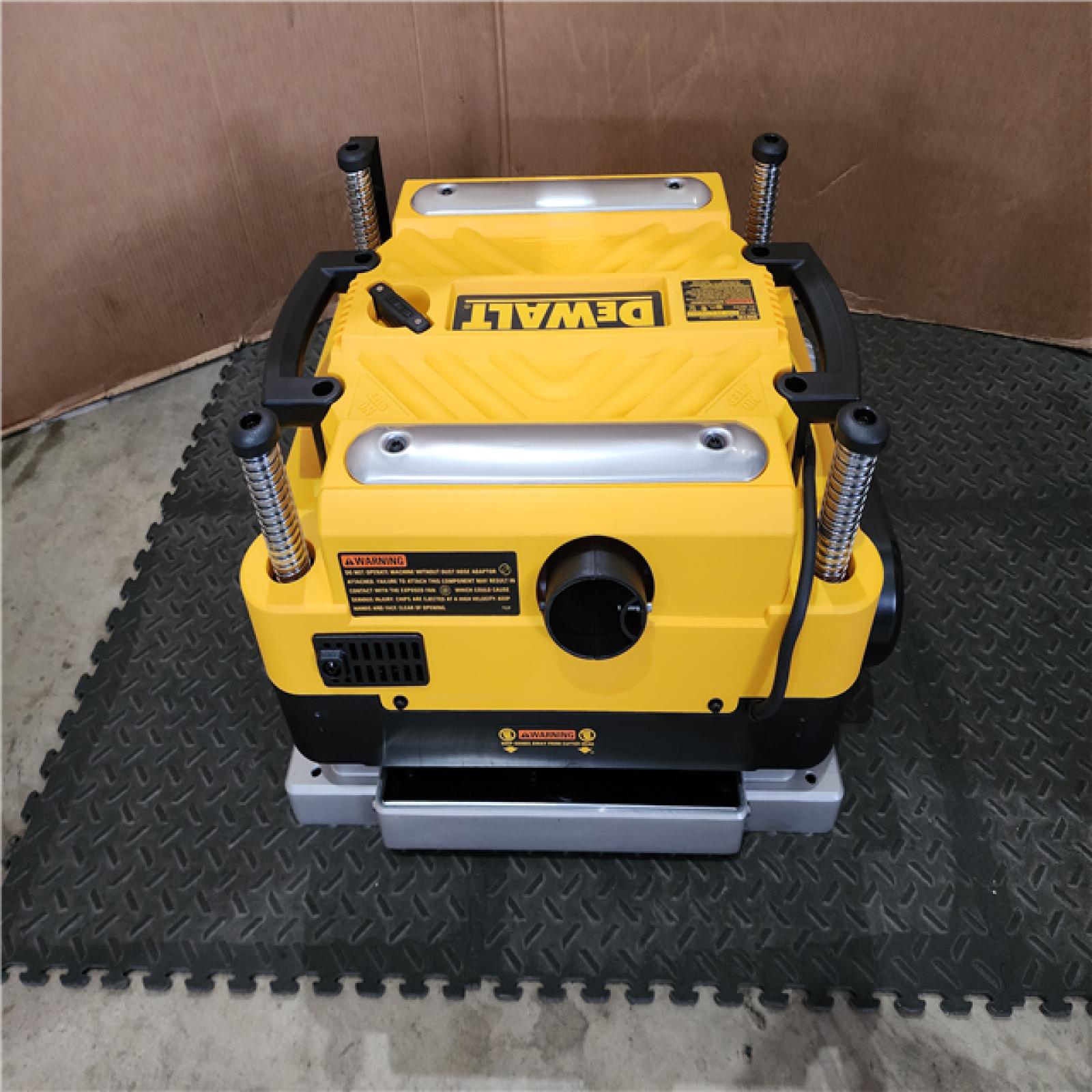 HOUSTON LOCATION - AS-IS (APPEARS LIKE NEW) DEWALT 13 2 Speed 3-Knife Thickness Planer