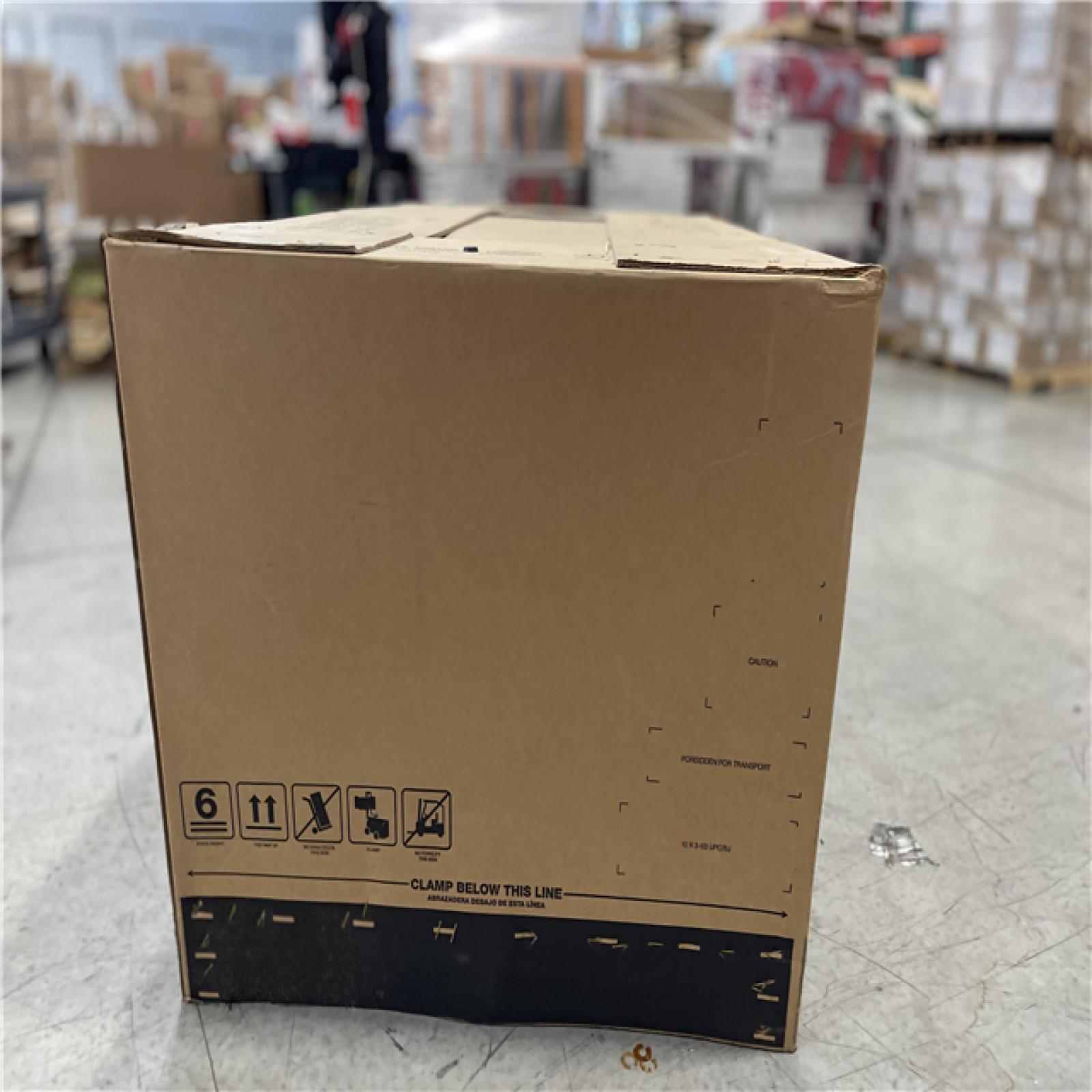 DALLAS LOCATION - Cub Cadet 30 in. 10.5 HP Briggs & Stratton Engine Hydrostatic Drive Gas Rear Engine Riding Mower