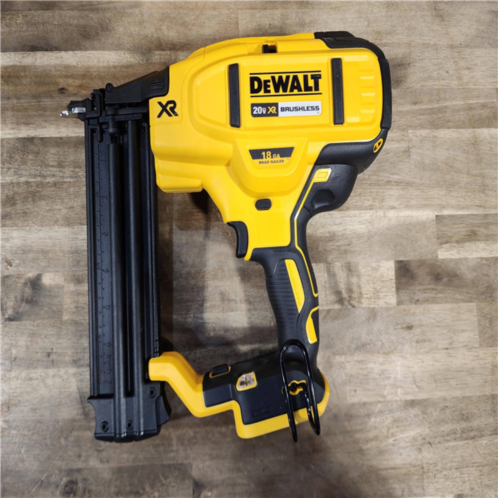 HOUSTON LOCATION - AS-IS DEWALT 20V MAX XR 18 Gauge Brad Nailer Kit