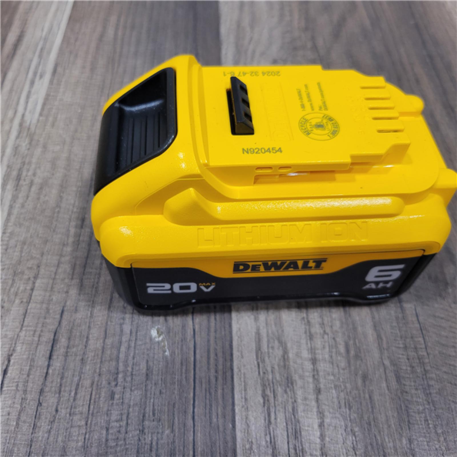 LIKE NEW! DEWALT 20-Volt MAX XR Lithium-Ion Premium Battery Pack 6.0Ah