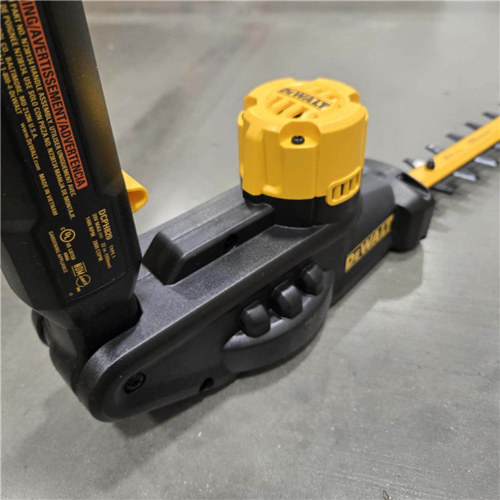 LIKE NEW! - Dewalt 20V MAX Cordless Pole Saw & Pole Hedge Trimmer Combo Kit