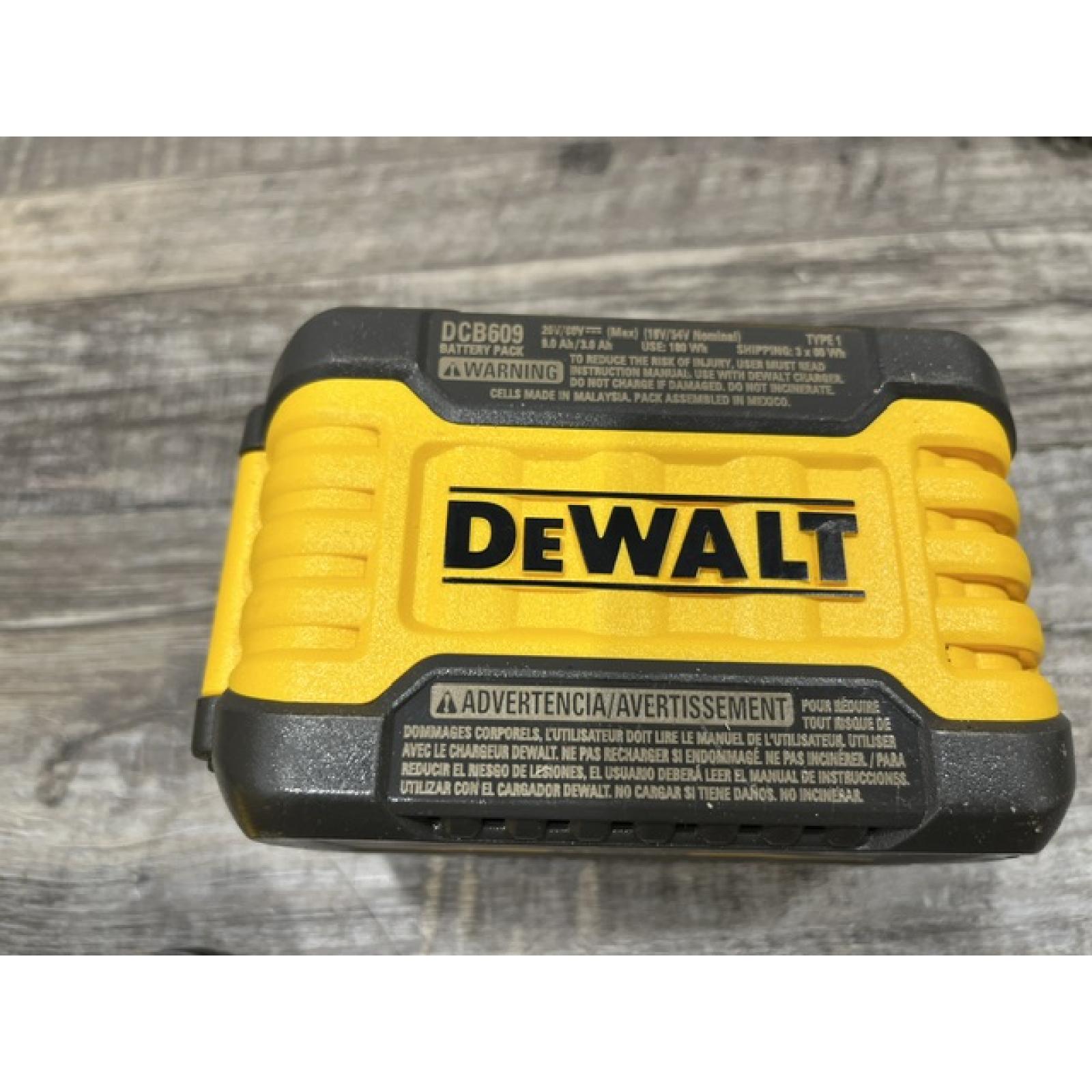AS-IS DEWALT 20V/60V MAX FLEXVOLT Lithium-Ion 9.0Ah Battery and Charger Starter Kit