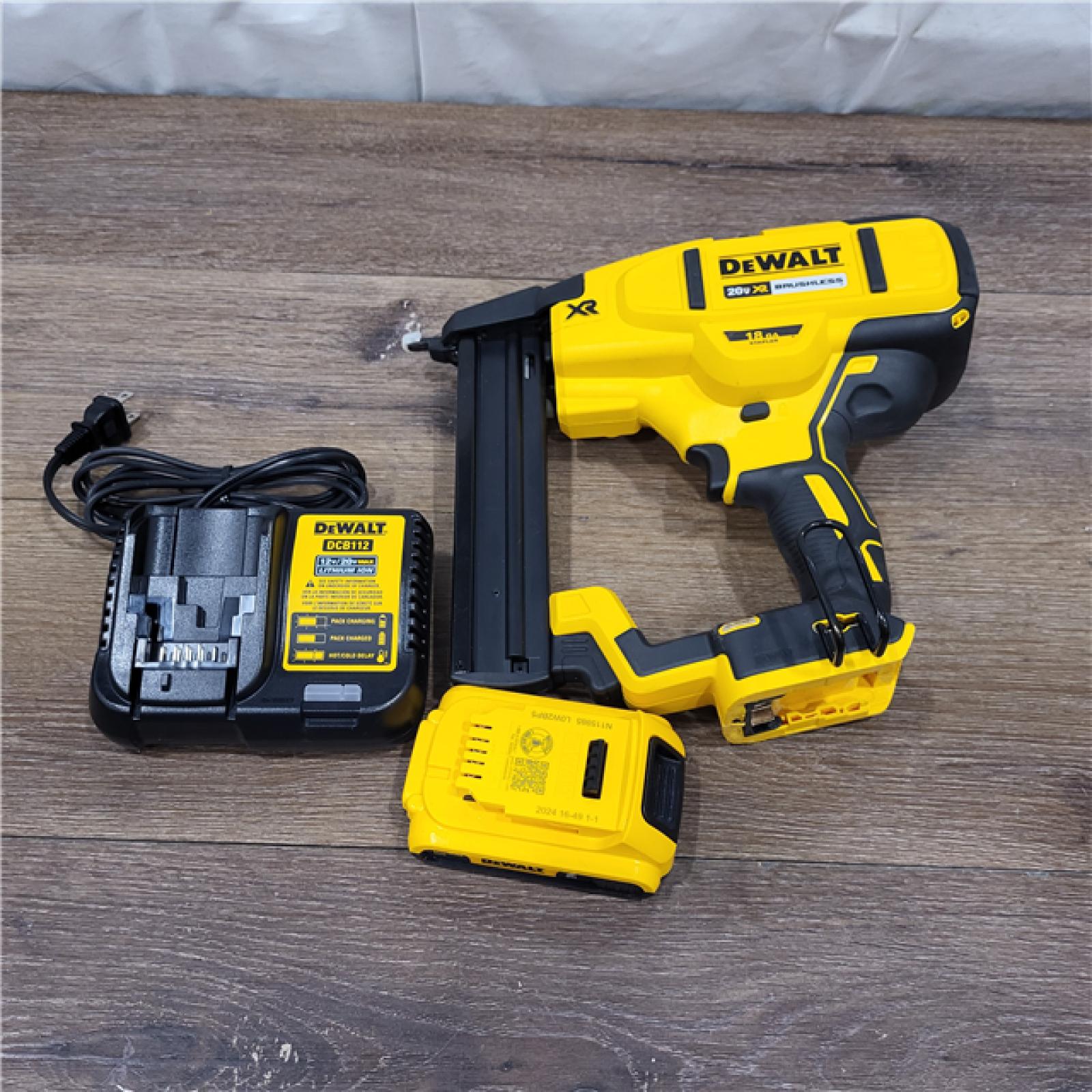 Dewalt dcn681d1 online