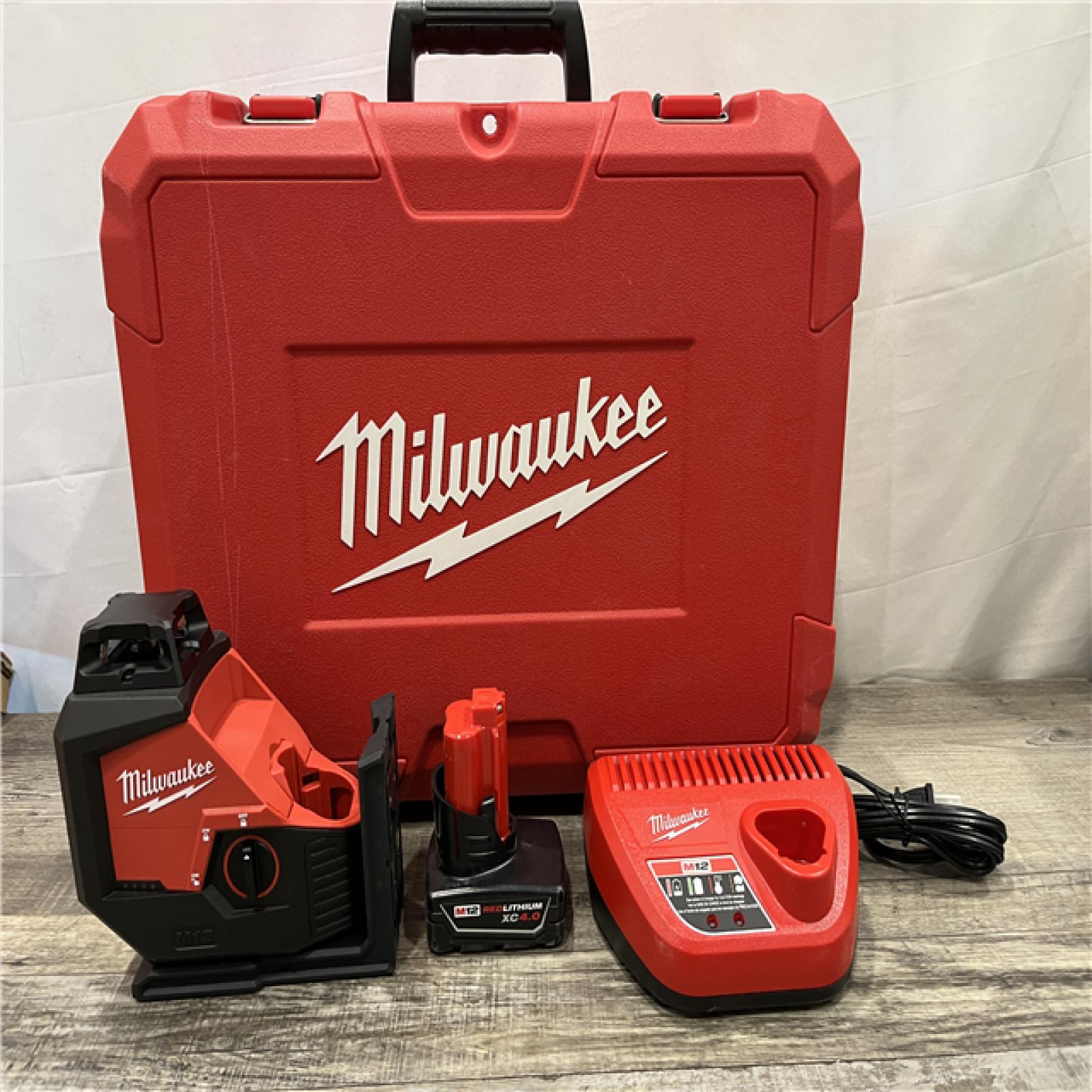 AS-IS Milwaukee 12-Volt Lithium-Ion Cordless Green 360-Degree Single Plane Laser Level Kit