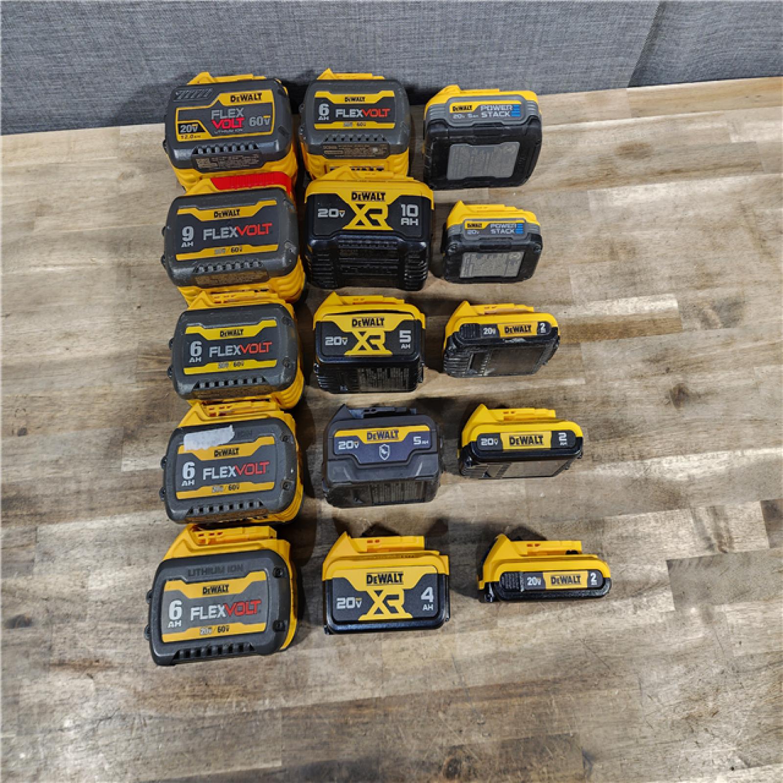 HOUSTON LOCATION - AS-IS DEWALT BATTERY PACK QTY - 15