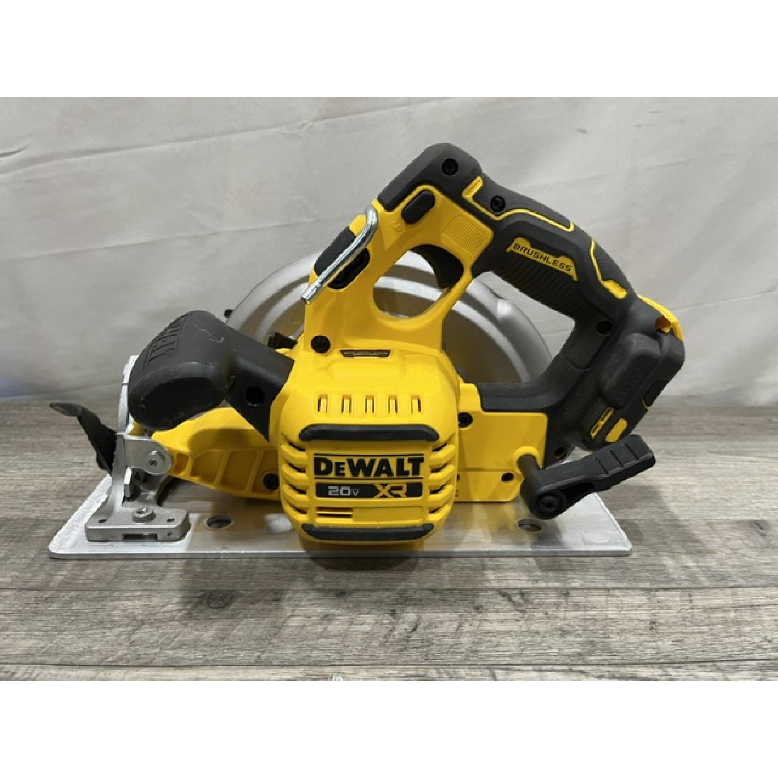 AS-IS DEWALT 20-Volt MAX 7-1/4 in. Cordless Circular Saw (Tool Only)