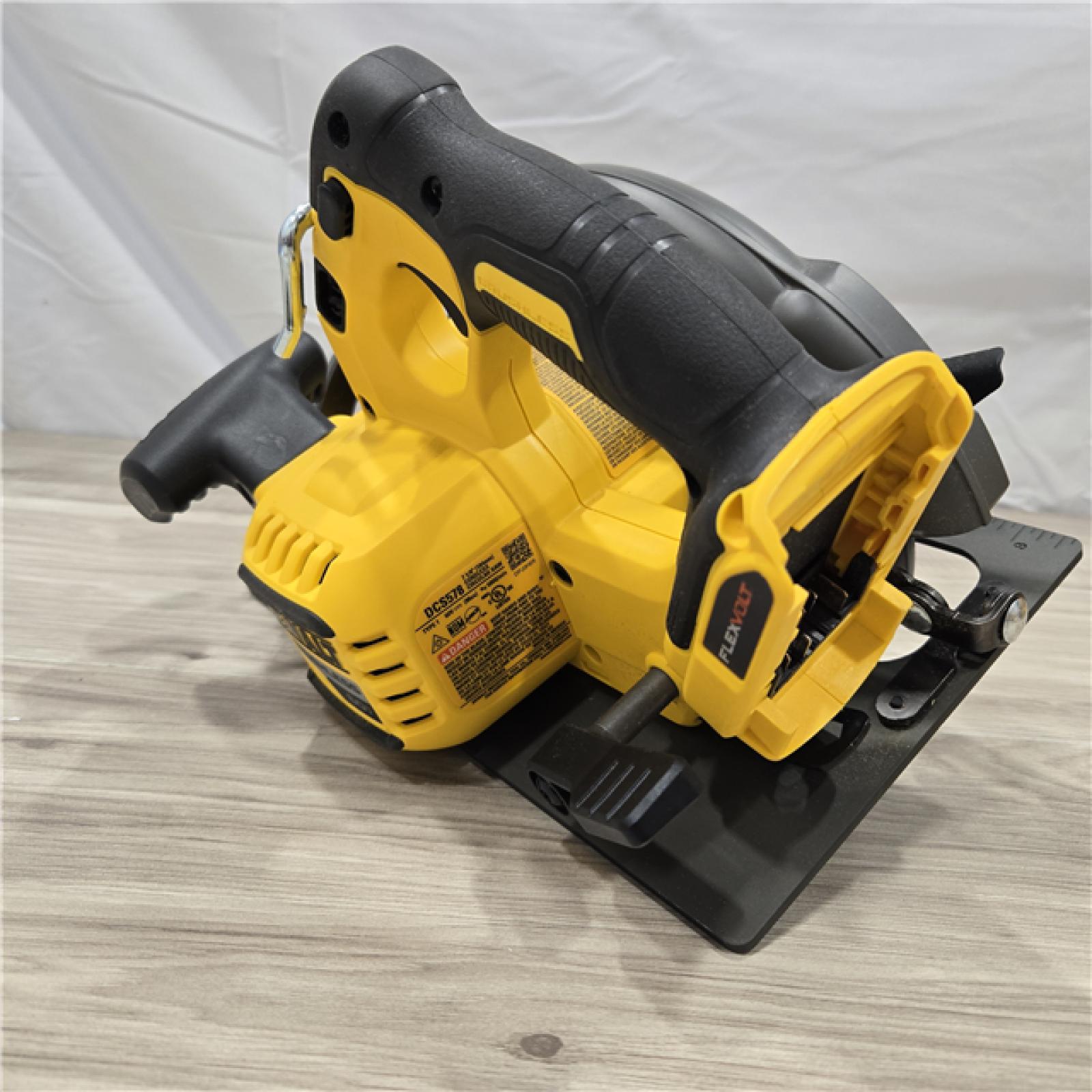 LIKE NEW! - DeWALT Flexvolt Max 7-1/4  60V Brushless Circular Saw