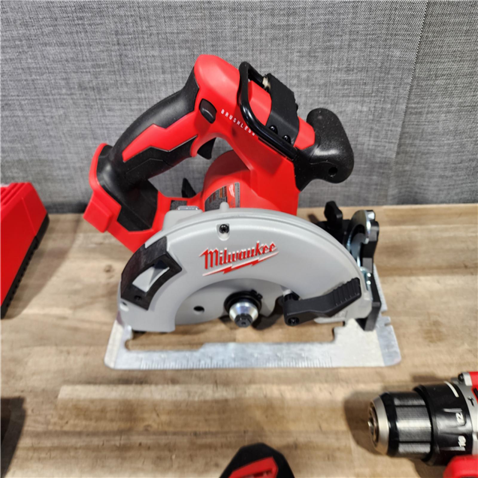 HOUSTON LOCATION - AS-IS Milwaukee 3 Tool Combo Kit W/ (2) Battery & Charger