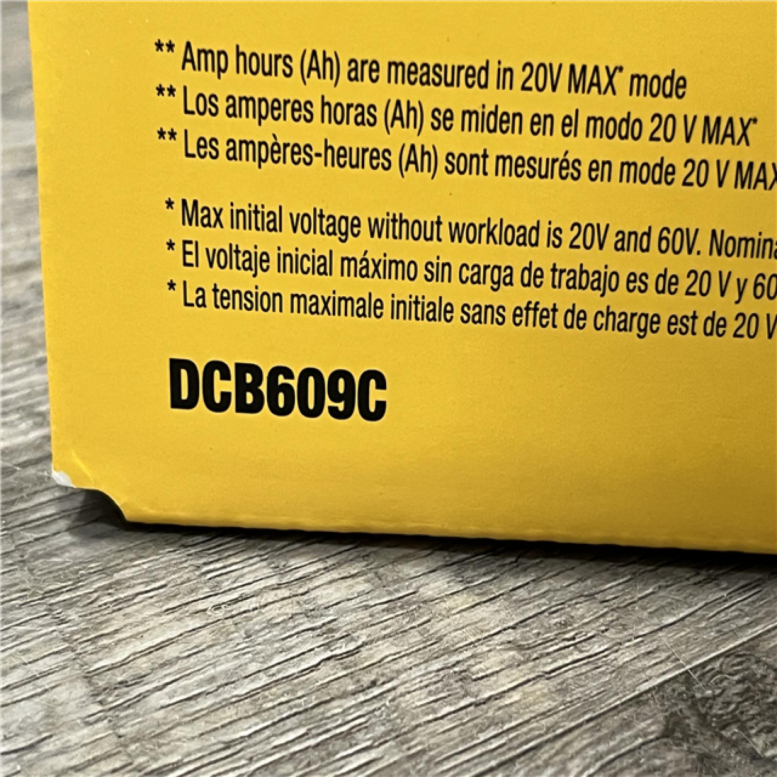 NEW - DEWALT 20V/60V MAX FLEXVOLT Lithium-Ion 9.0Ah Battery and Charger Starter Kit