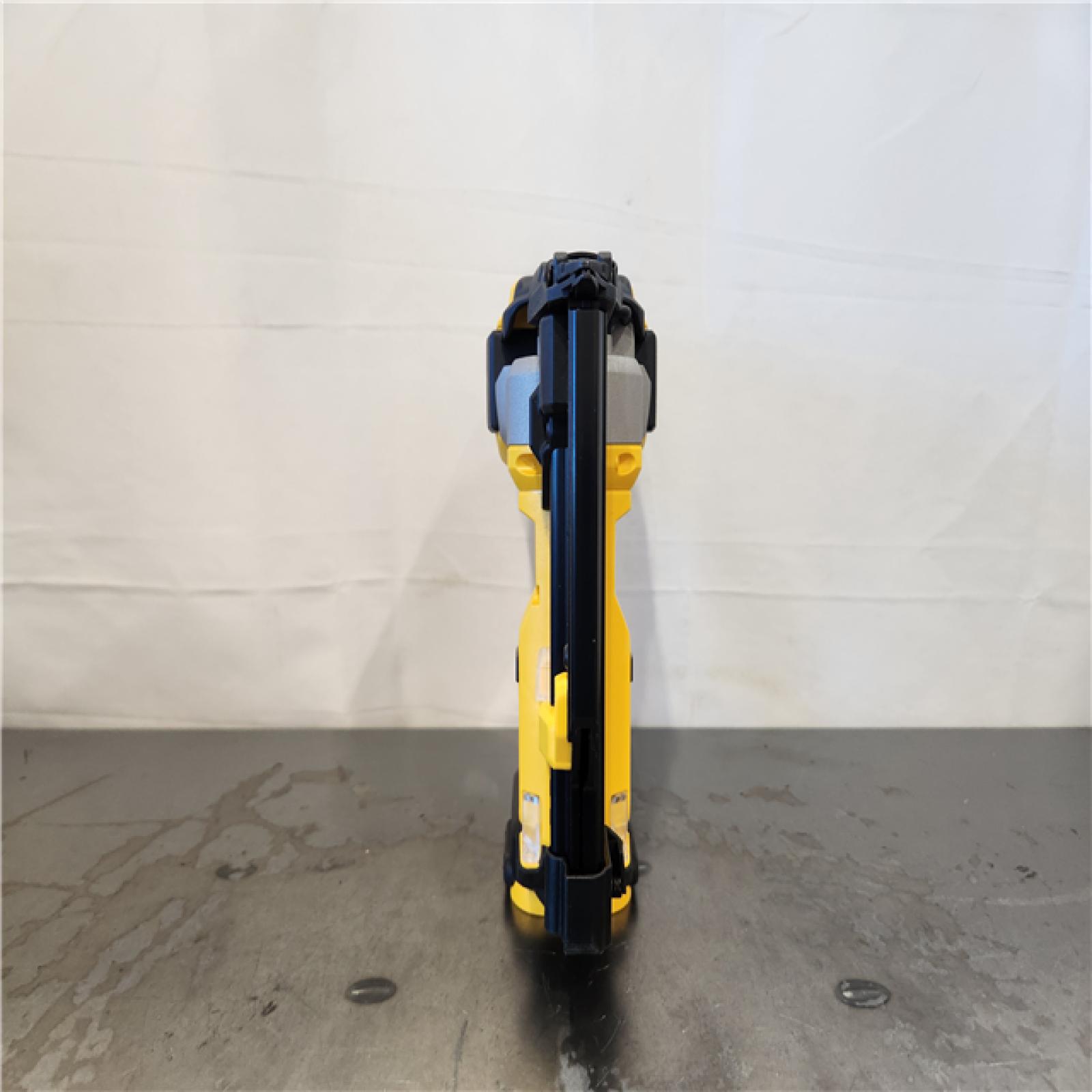 AS-IS- DEWALT ATOMIC 20V MAX Lithium Ion Cordless 23 Gauge Pin Nailer Kit