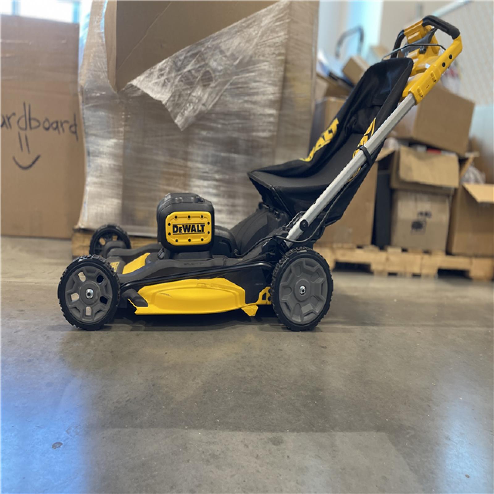 AS-IS - DeWalt 2x20V MAX 21 in. Cordless Battery Powered Self Propelled Lawn Mower Kit