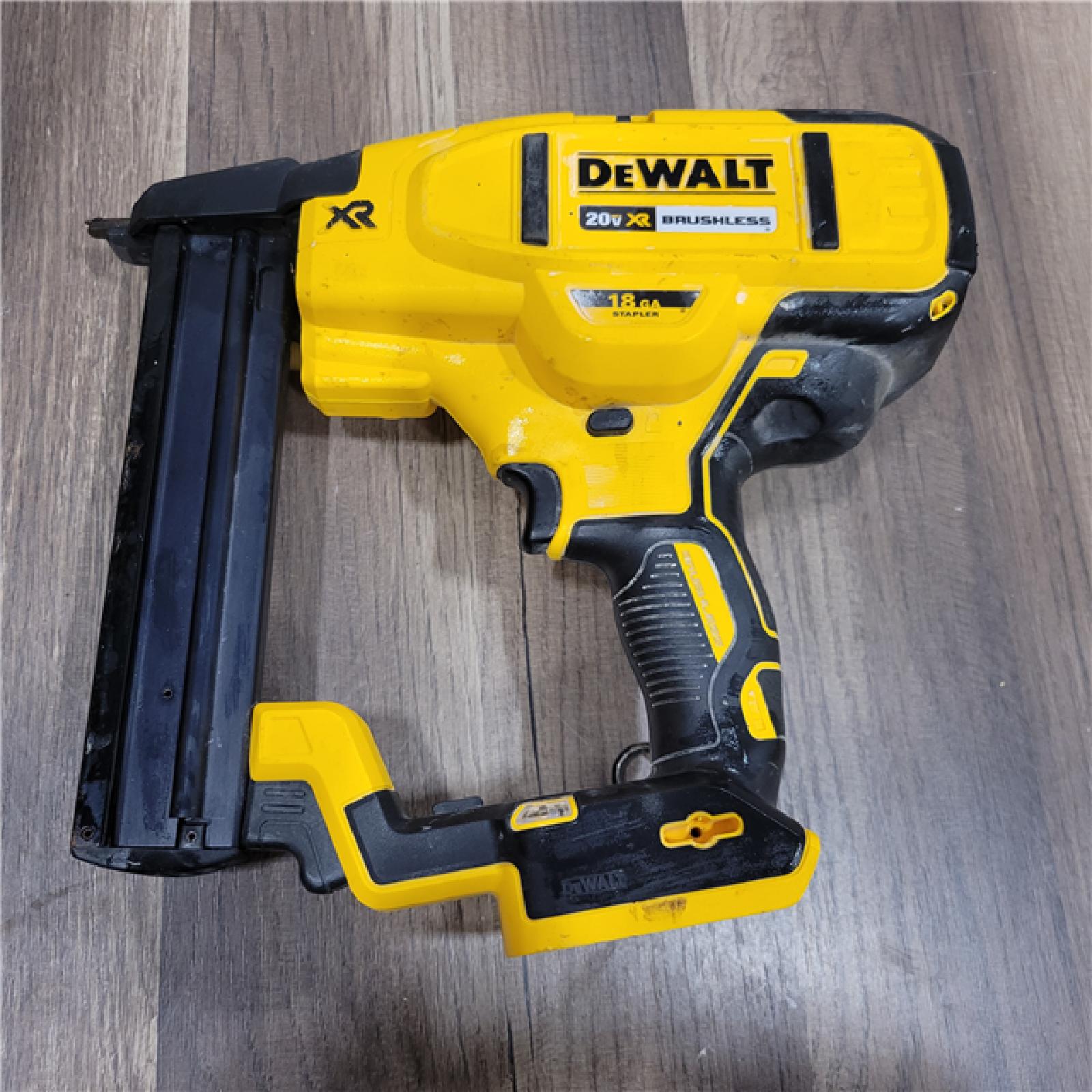 AS-IS DEWALT 20V-MAX XR 18GA BRAD NAILER KIT