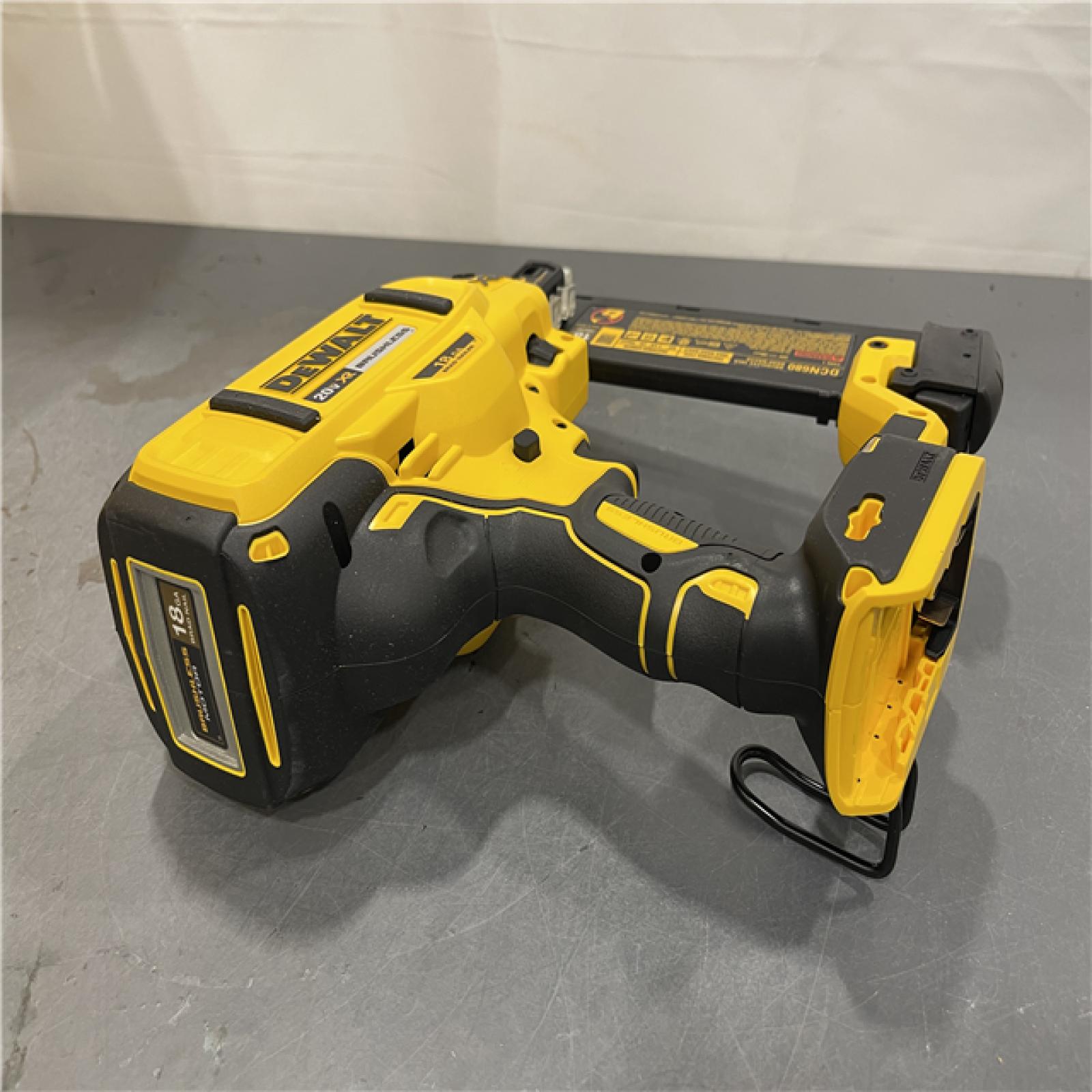 AS-IS - DeWalt 20V MAX XR Lithium-Ion Electric Cordless 18-Gauge Brad Nailer