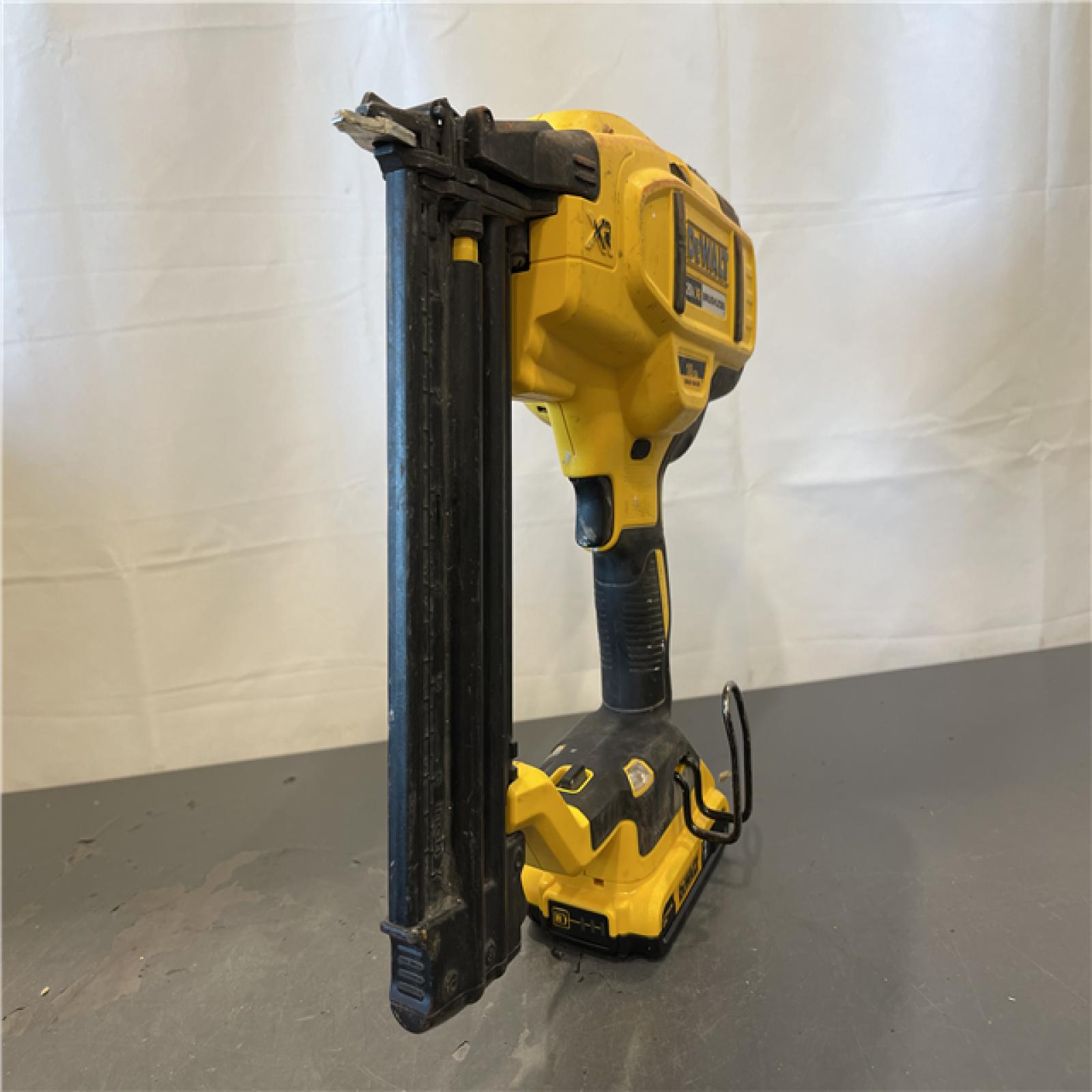 AS-IS - DEWALT 20V MAX XR Lithium-Ion 2-1/8 in. 18-Gauge Electric Cordless Brad Nailer Kit