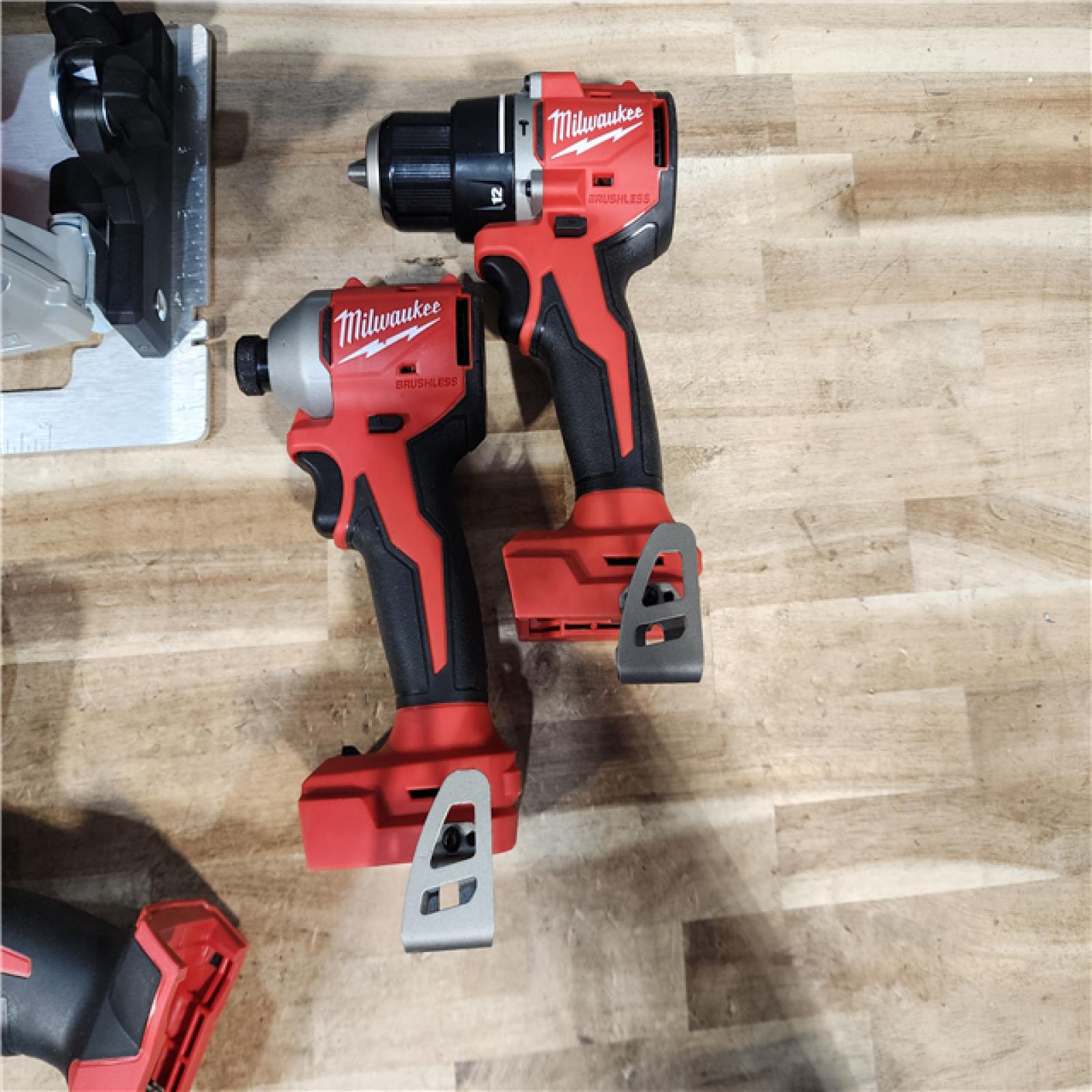 HOUSTON LOCATION - AS-IS MILWAUKEE 4 TOOL COMBO KIT W/ (2) BATTERY & CHARGER