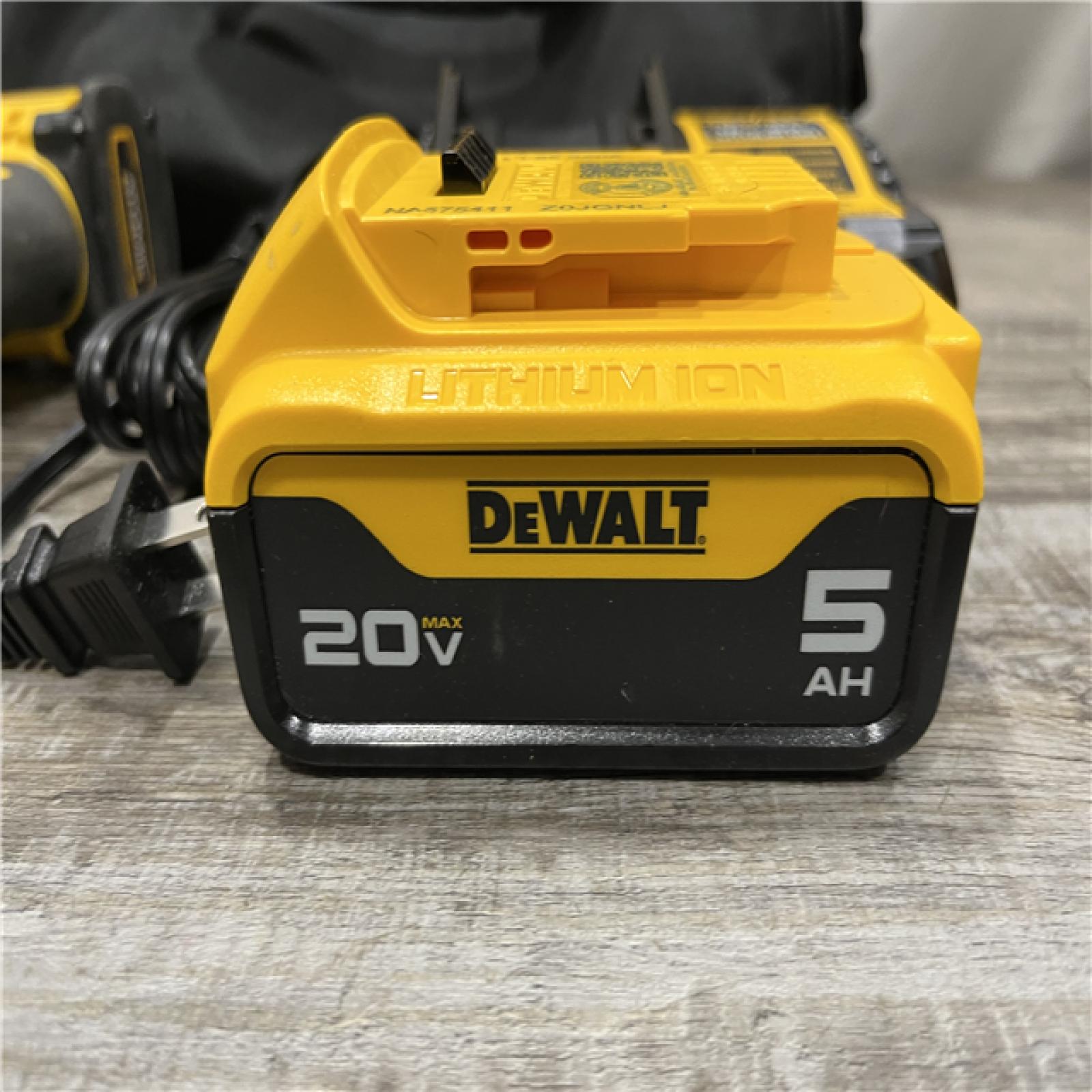 AS-IS DEWALT ATOMIC 20V MAX Lithium-Ion Cordless 1/4 in. Brushless Impact Driver Kit