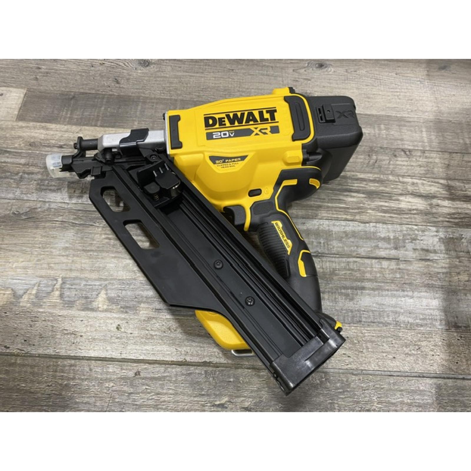 AS-IS DEWALT 20-Volt 30° Cordless Framing Nailer Kit