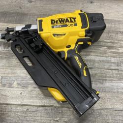 AS-IS DEWALT 20-Volt 30° Cordless Framing Nailer Kit