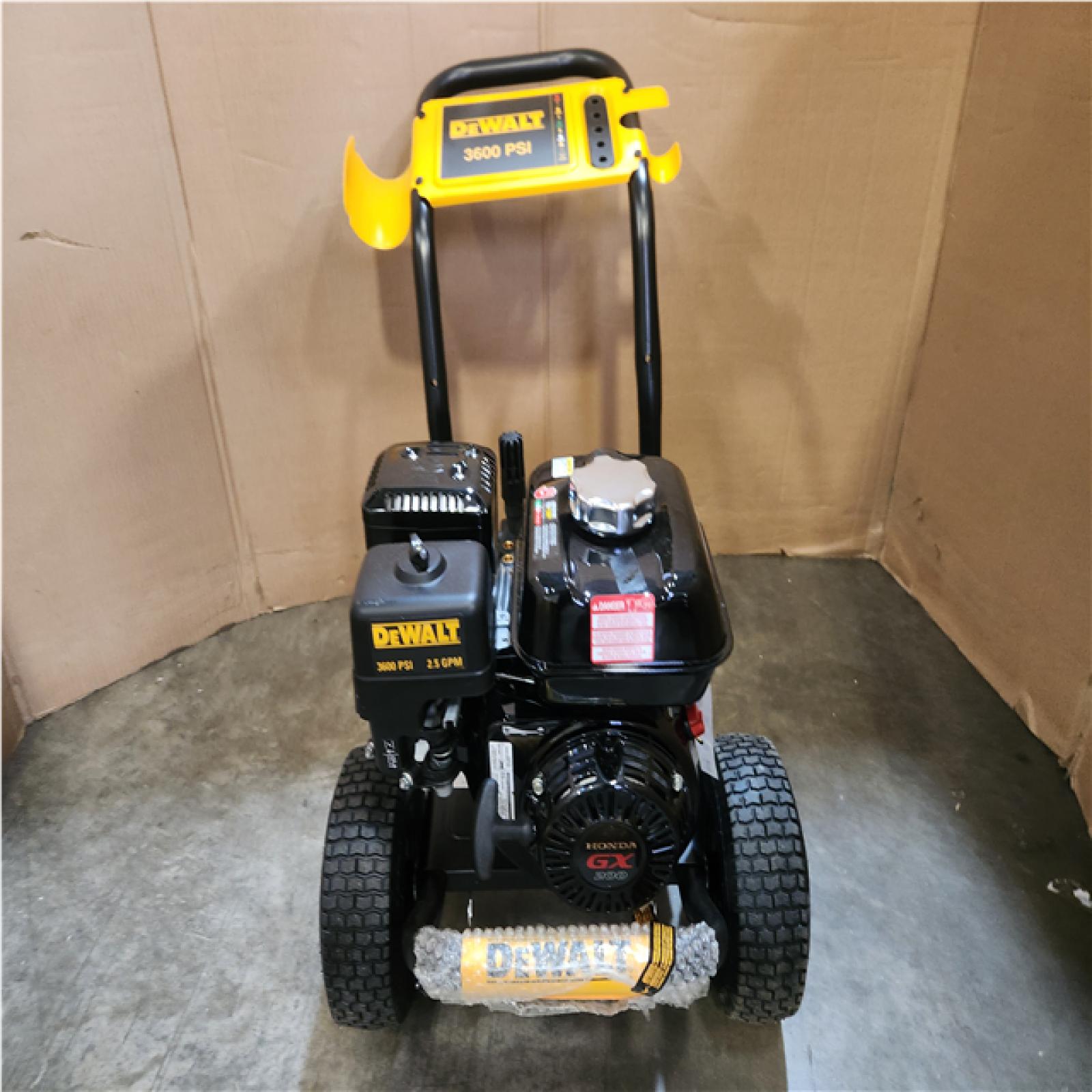 Phoenix NEW DEWALT 3600 PSI 2.5 GPM Cold Water Gas Professional Pressure Washer with HONDA GX200 Engine