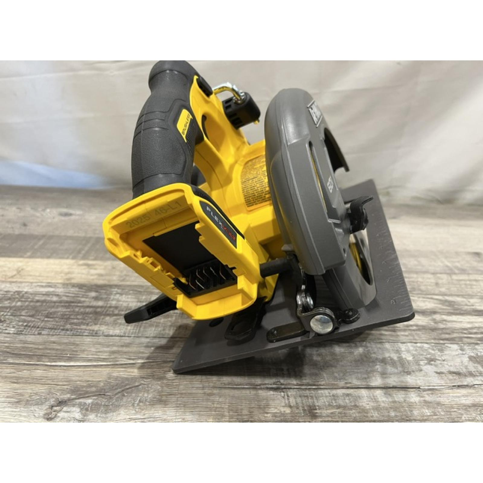 AS-IS DEWALT FLEXVOLT 60V MAX Cordless Brushless 7-1/4 in. Circular Saw with Brake (Tool Only)