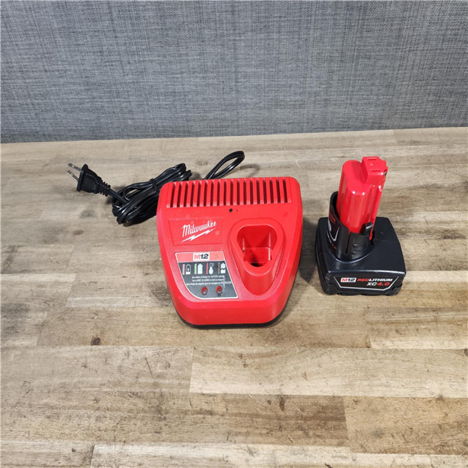 HOUSTON LOCATION - AS-IS Milwaukee Green 125 Ft. Cross Line and Plumb Points Laser Level Kit