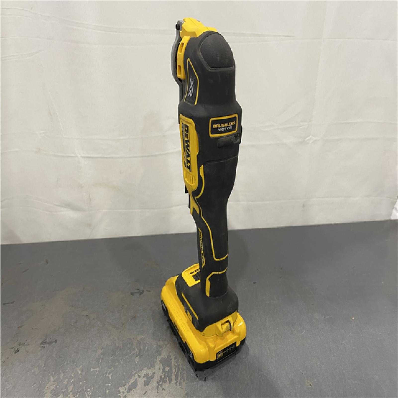 AS-IS - DEWALT 20V MAX XR Cordless Brushless 3-Speed Oscillating Multi Tool Kit