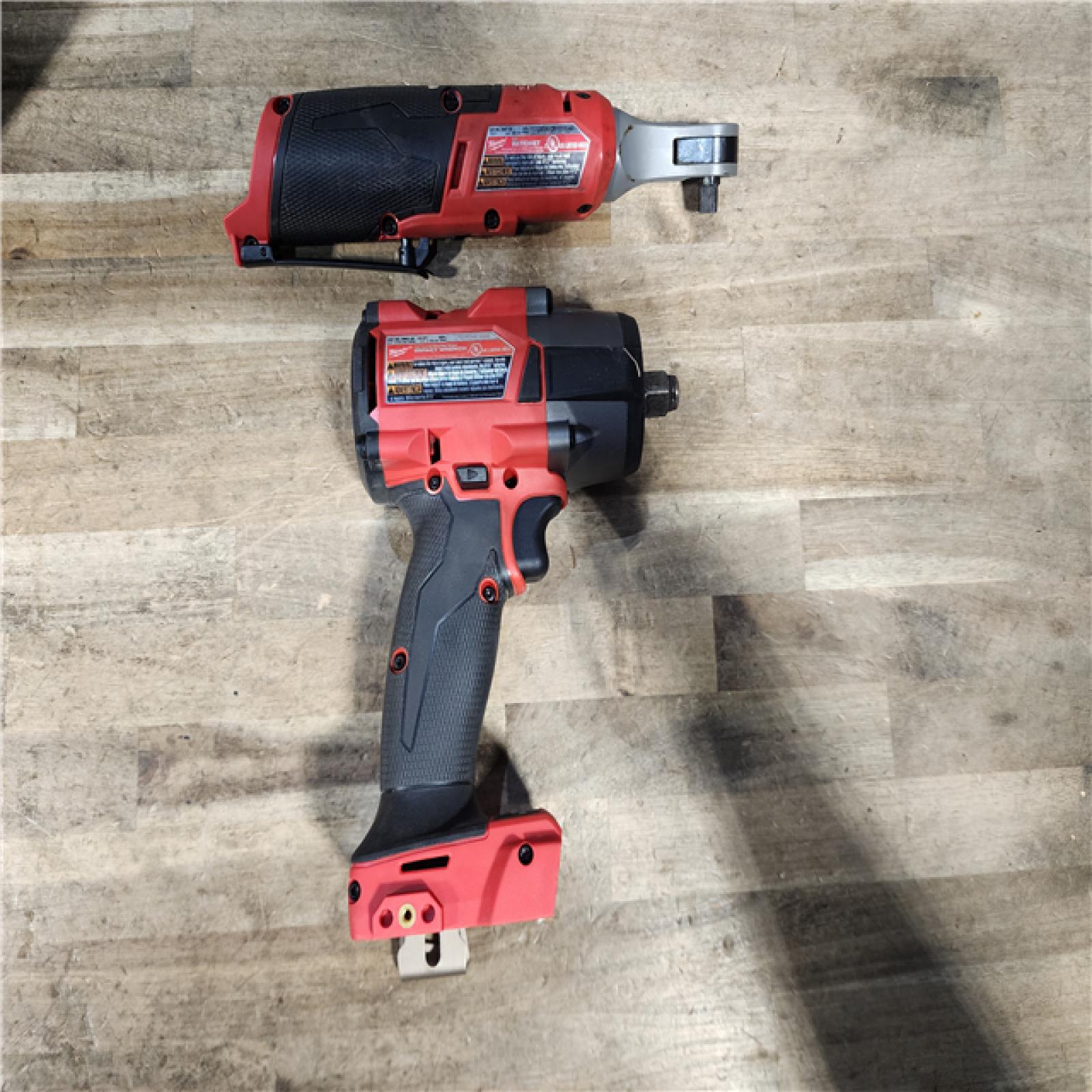 HOUSTON LOCATION - AS-IS MILWAUKEE 2 TOOL COMBO KIT W/ (2) BATTERY & CHARGER