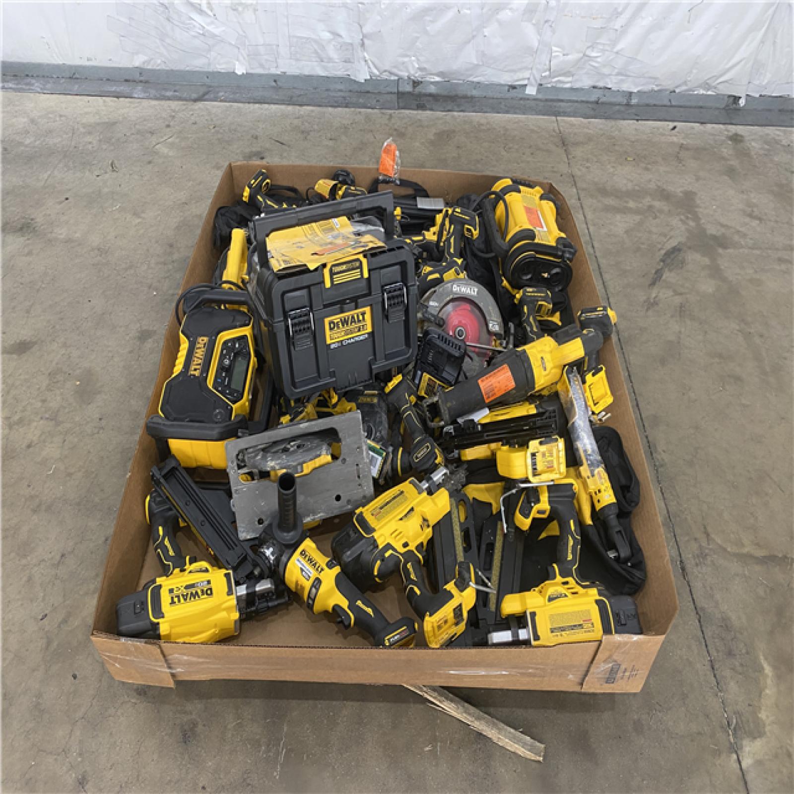 Houston Location AS IS - Tool Pallet