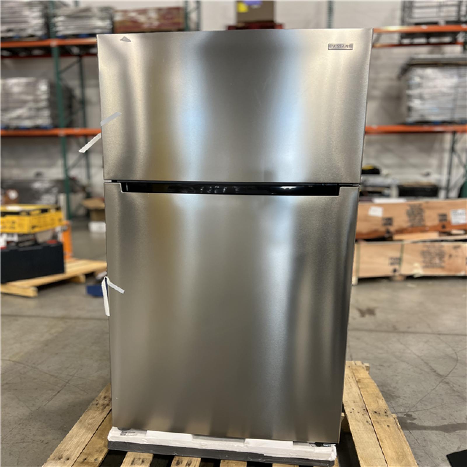 DALLAS LOCATION VISSANI 18 cu. ft. Top Freezer Refrigerator in