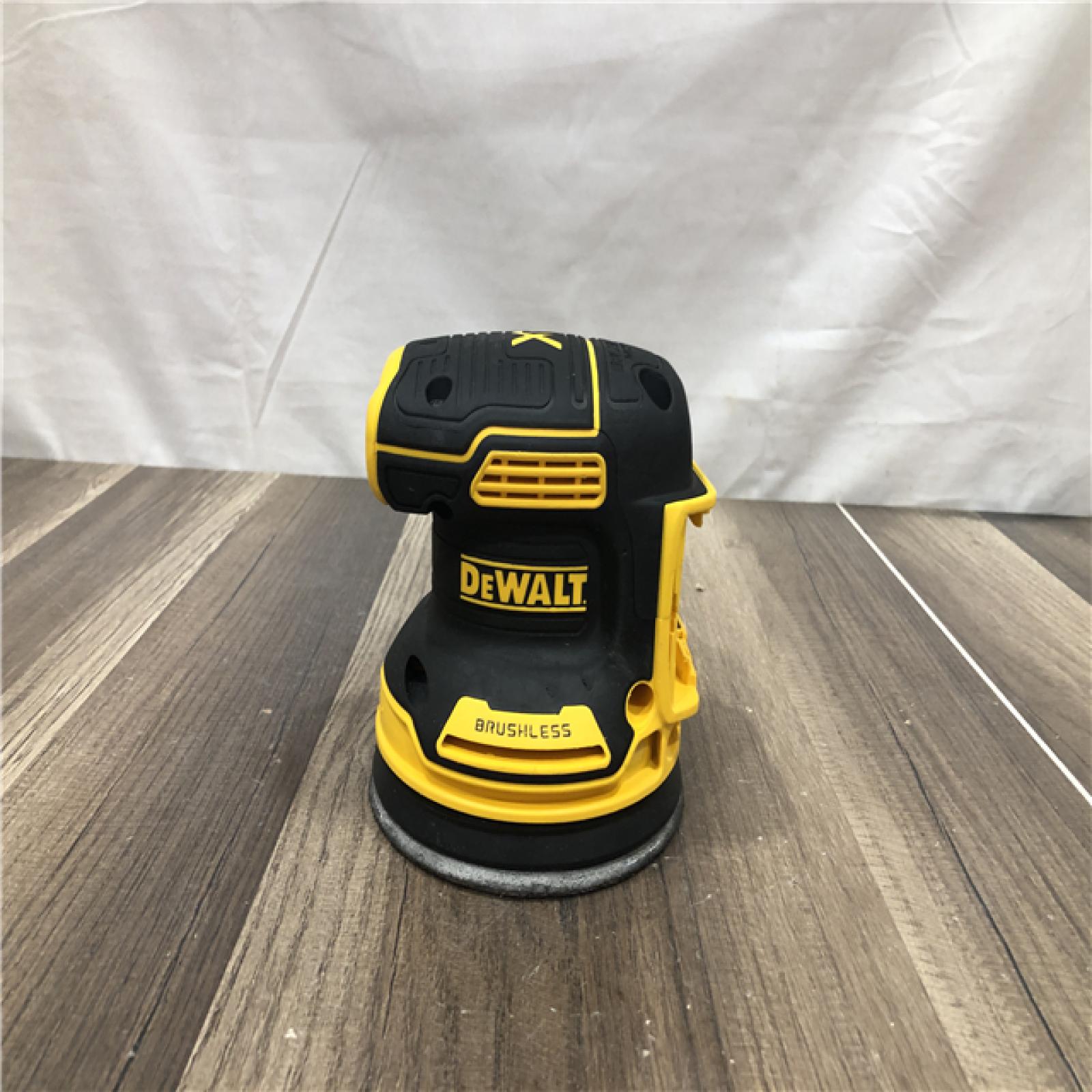 AS-IS DEWALT 20V MAX XR Cordless Brushless 5 in. Random Orbital Sander Kit
