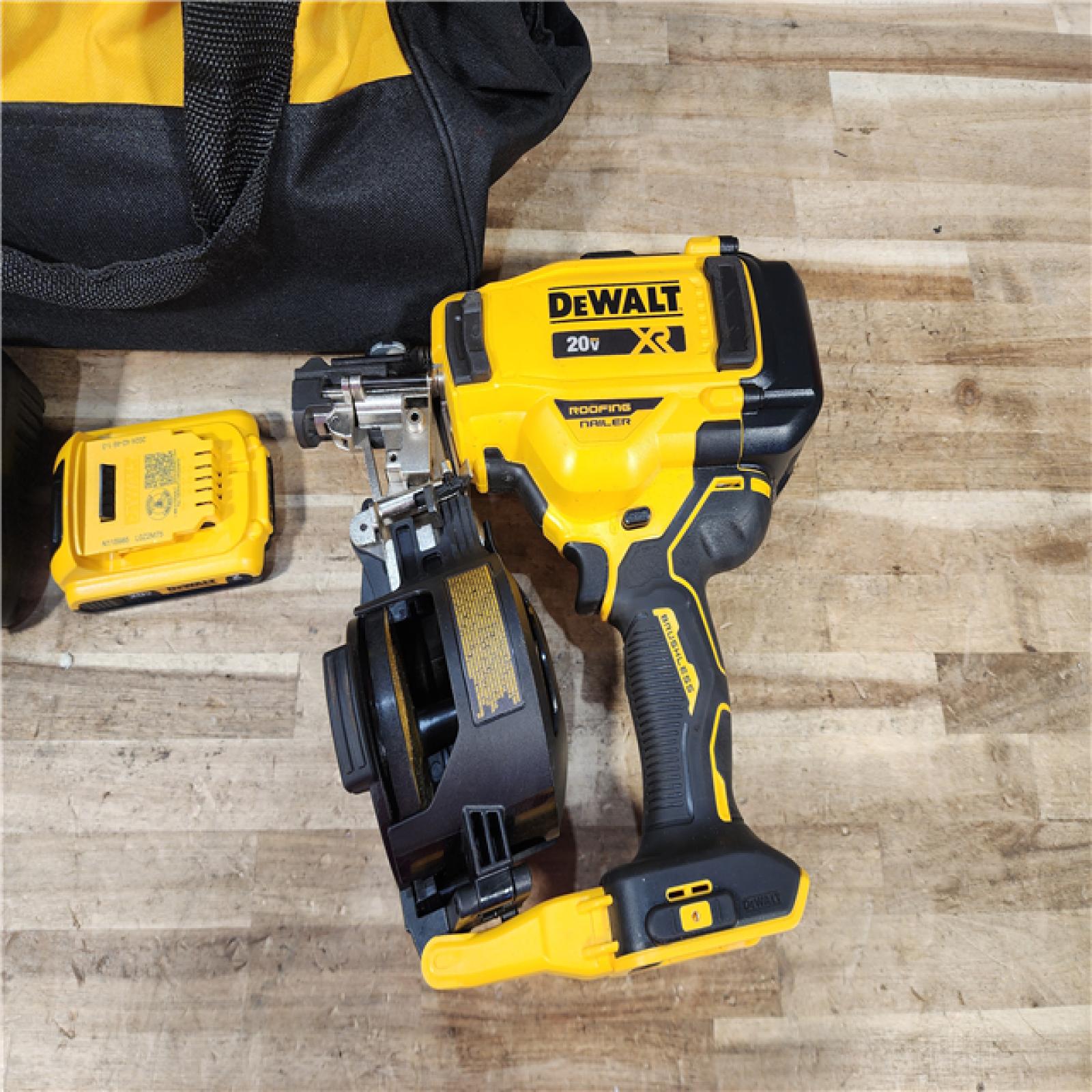 HOUSTON LOCATION - AS - IS DEWALT 20V MAX Lithium-Ion 15-Degree Electric Cordless Roofing Nailer Kit
