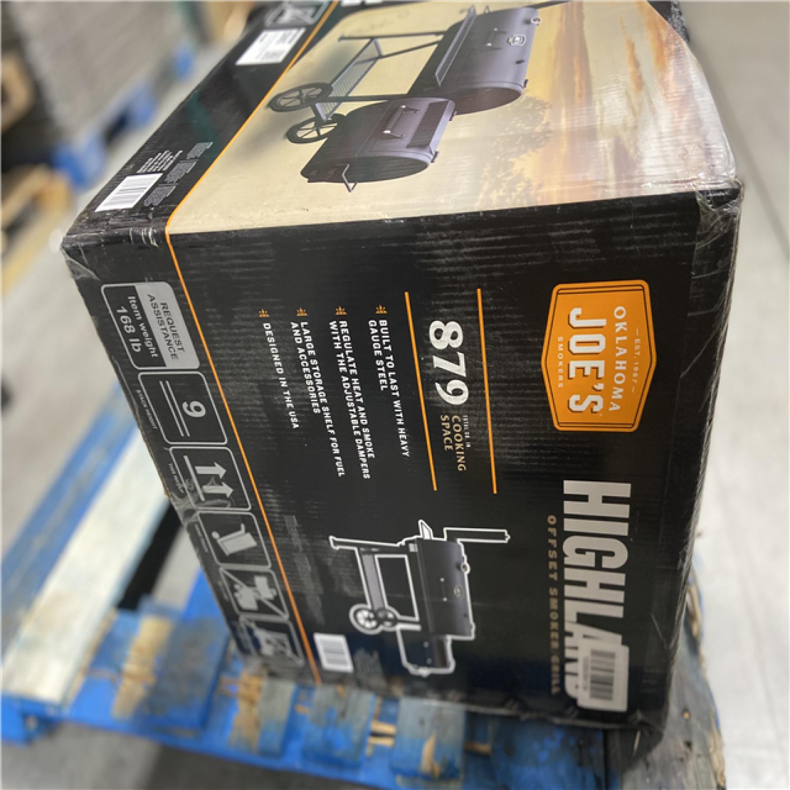 DALLAS LOCATION -  OKLAHOMA JOE'S Highland Offset Charcoal Smoker and Grill with 900 sq. in. Cooking Area in Black