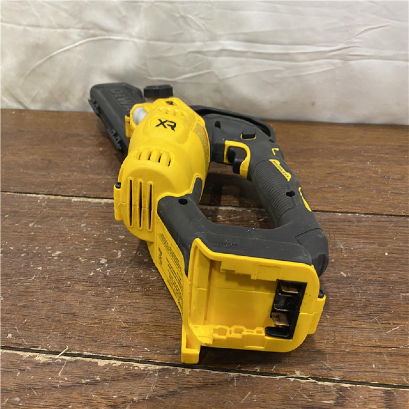 AS-IS Dewalt 20V Max 8  Pruning Chainsaw Brushless Cordless Kit