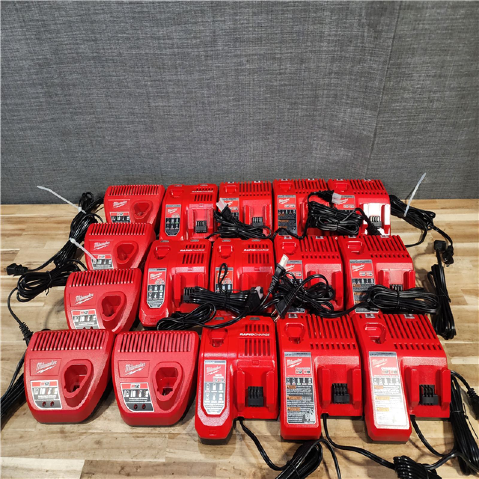 HOUSTON LOCATION - AS-IS MILWAUKEE BATTERY CHARGER PACK QTY - 16