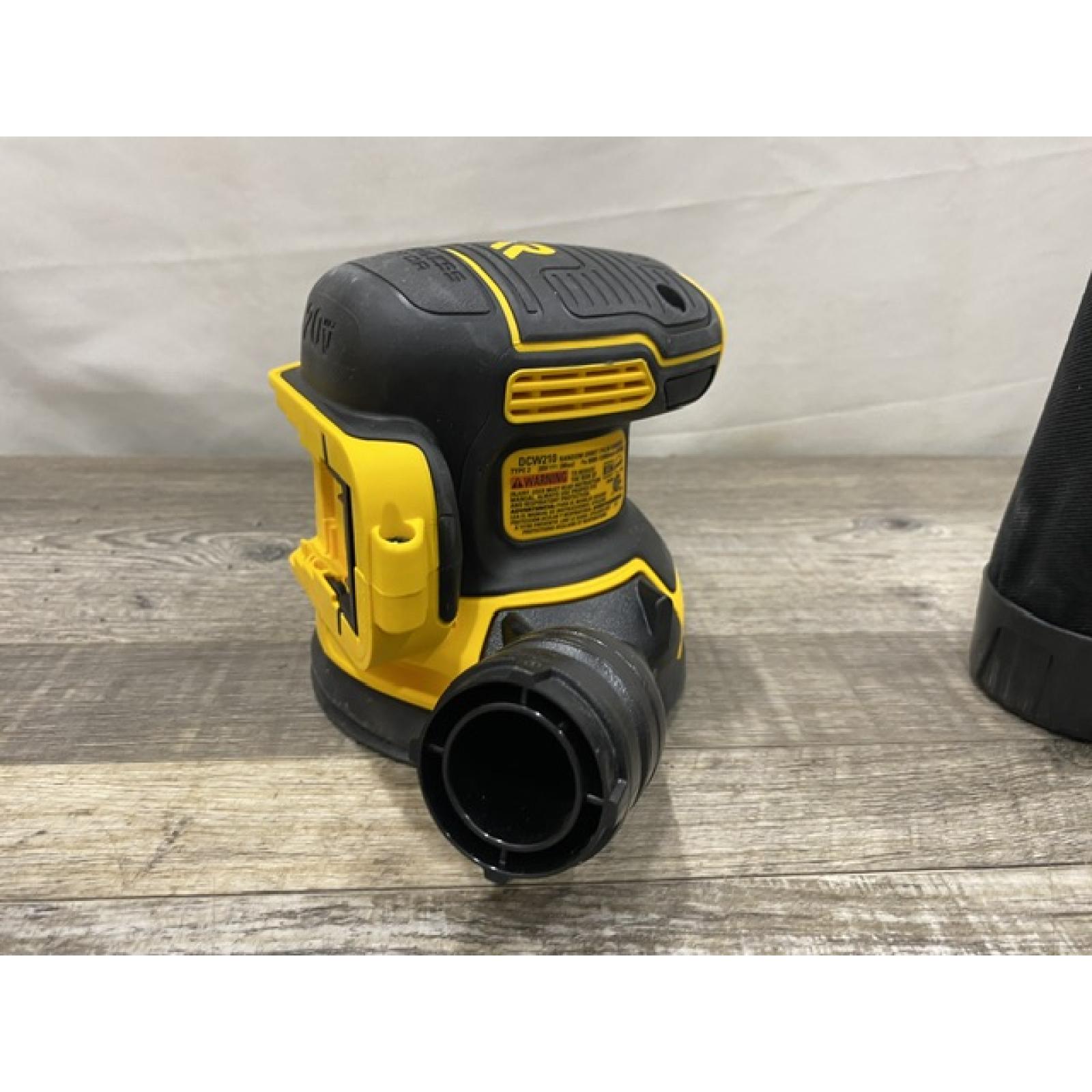 AS-IS DEWALT 20V MAX XR Cordless Brushless 5 in. Random Orbital Sander Kit