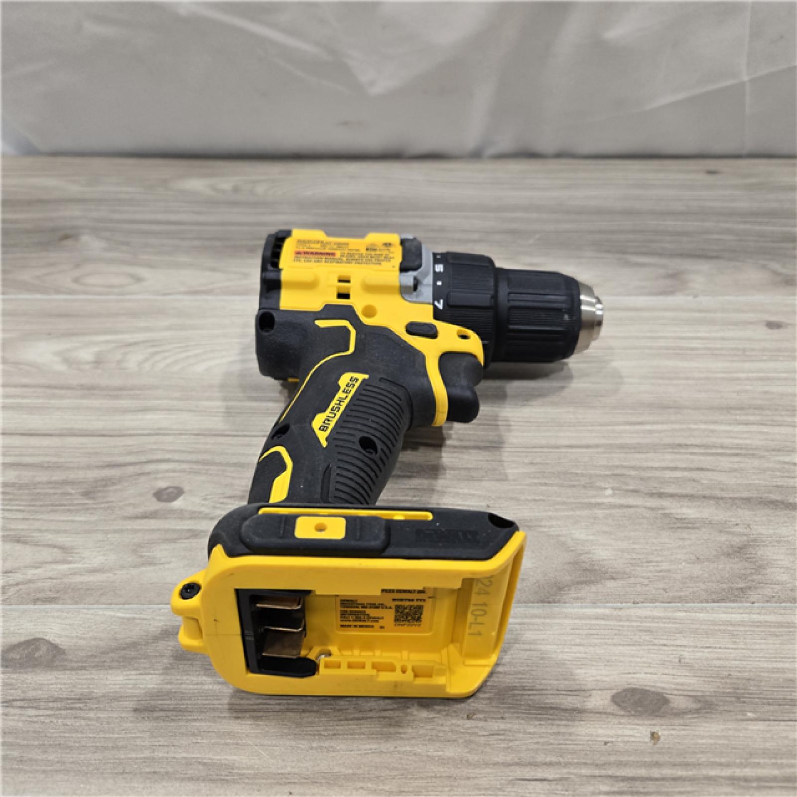 AS-IS DEWALT ATOMIC COMPACT SERIES 20V MAX* Cordless 1/2 Drill/Driver Kit
