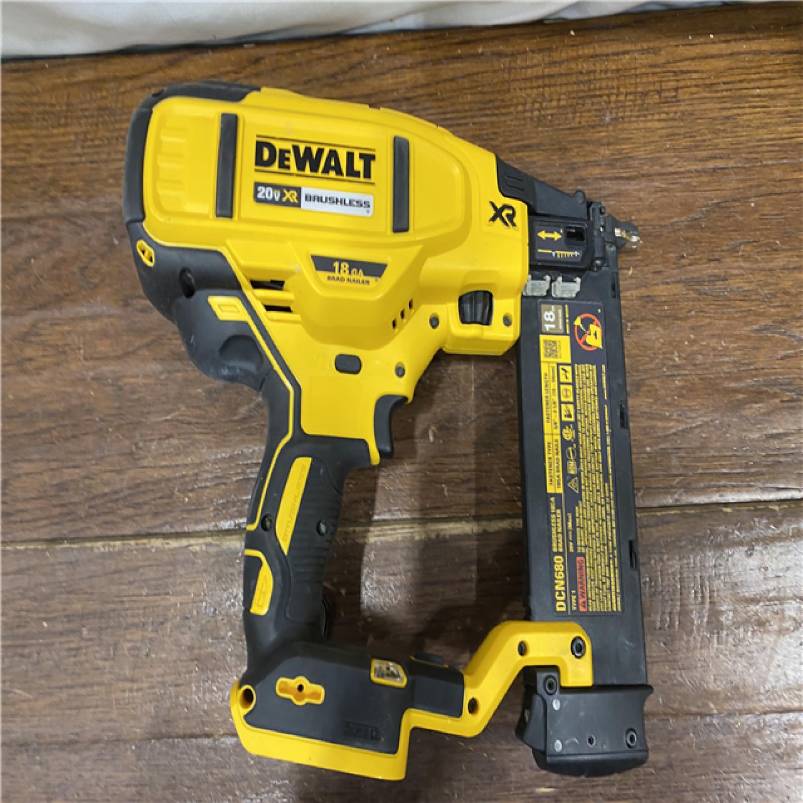 AS-IS DEWALT 20V MAX XR 18 Gauge Brad Nailer Kit