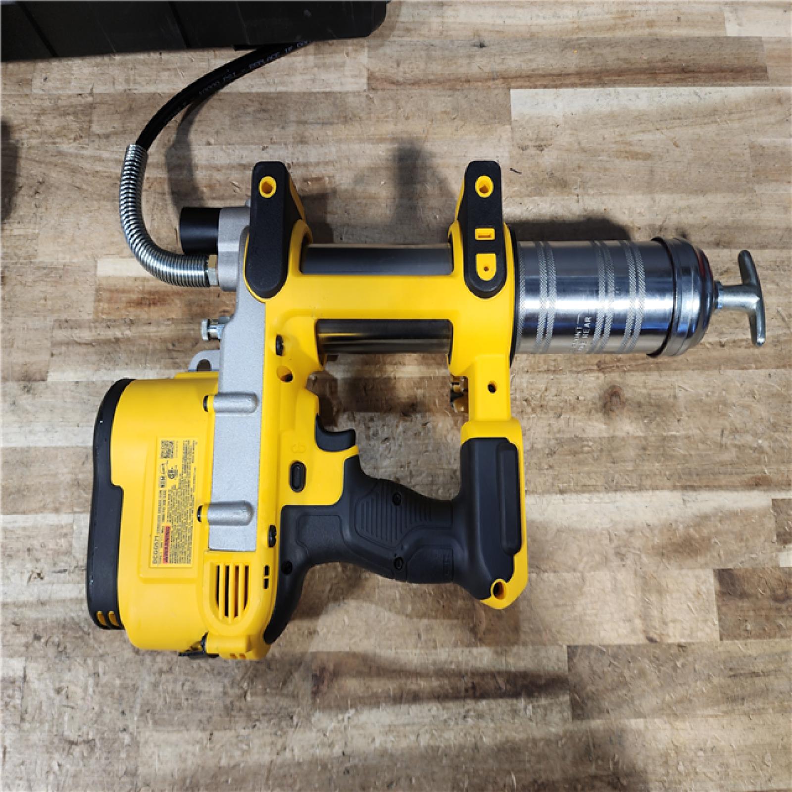 HOUSTON LOCATION - AS - IS DEWALT 20V MAX Cordless 10 000 PSI Variable Speed Grease Gun Kit