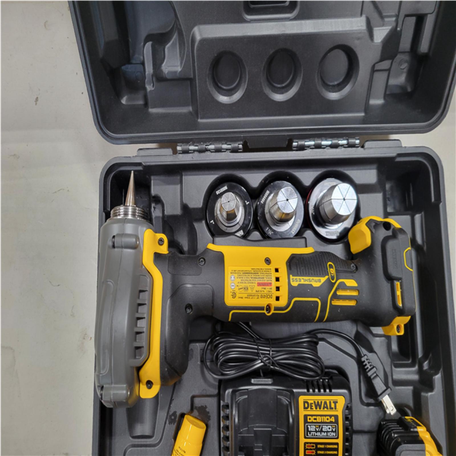 CALIFORNIA AS-IS DEWALT PEX EXPANDER KIT