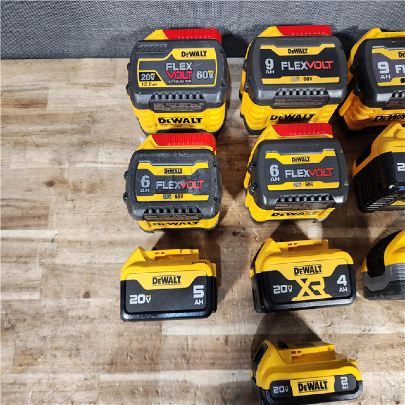 HOUSTON LOCATION - AS - IS DEWALT BATTERY PACK QTY - 10