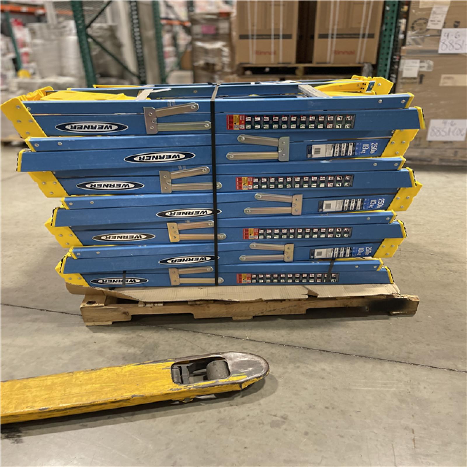DALLAS LOCATION - WERNER 4ft Type I Fiberglass Step Ladder with Shelf 6004S PALLET-(14 UNITS)