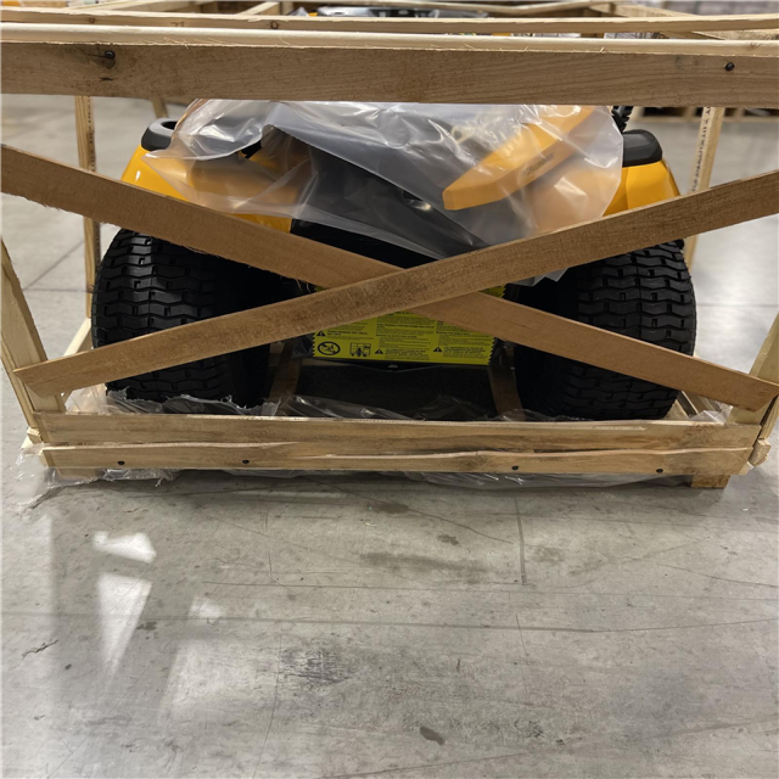 DALLAS LOCATION- CUB CADET XT1 LT42 IntelliPOWER 547cc Enduro Series Riding Lawn Mower